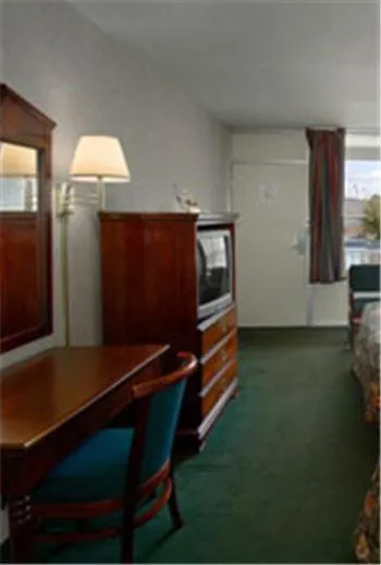 Decorative detail, Bed in Travel Inn