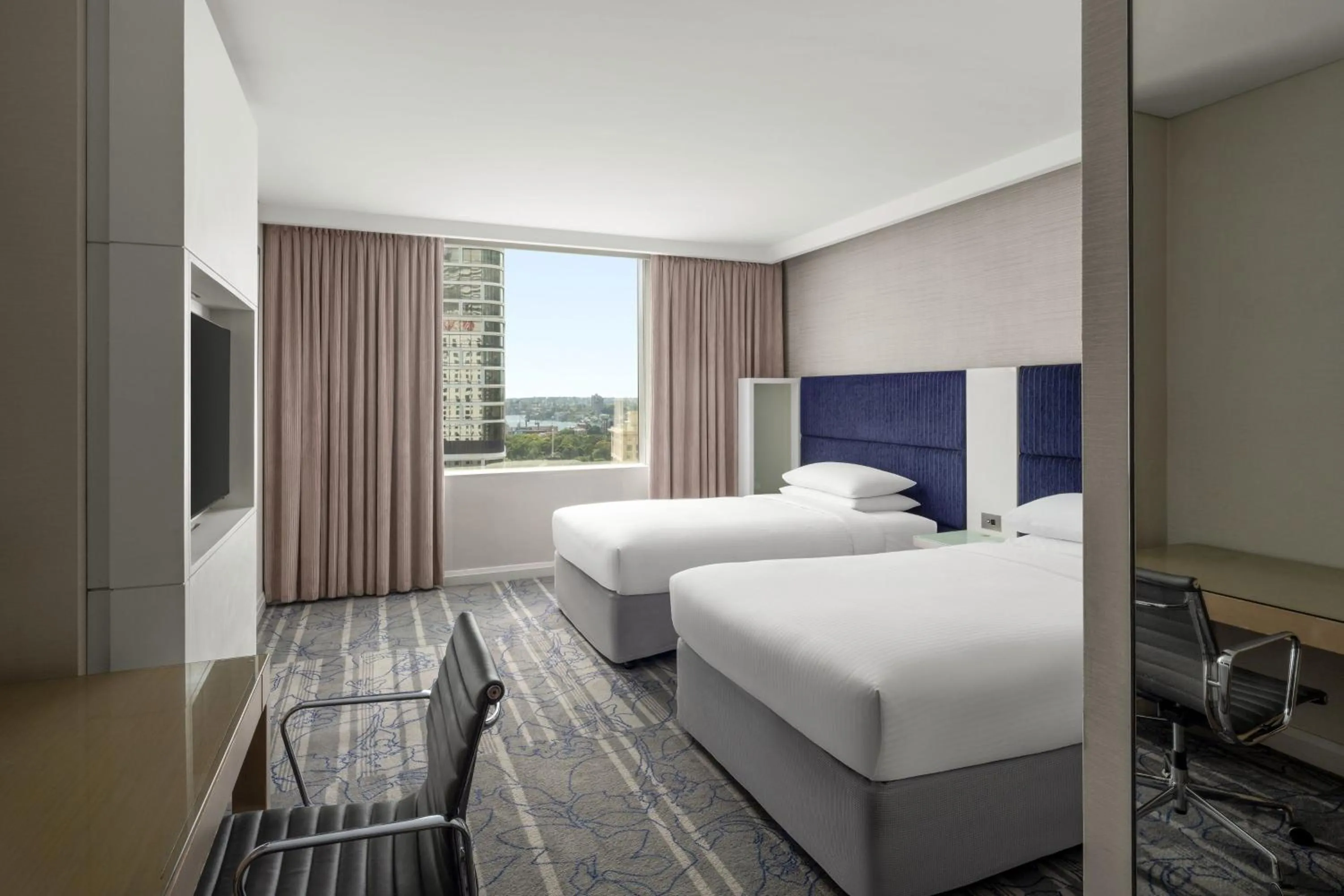 Photo of the whole room, Bed in Sydney Harbour Marriott Hotel at Circular Quay