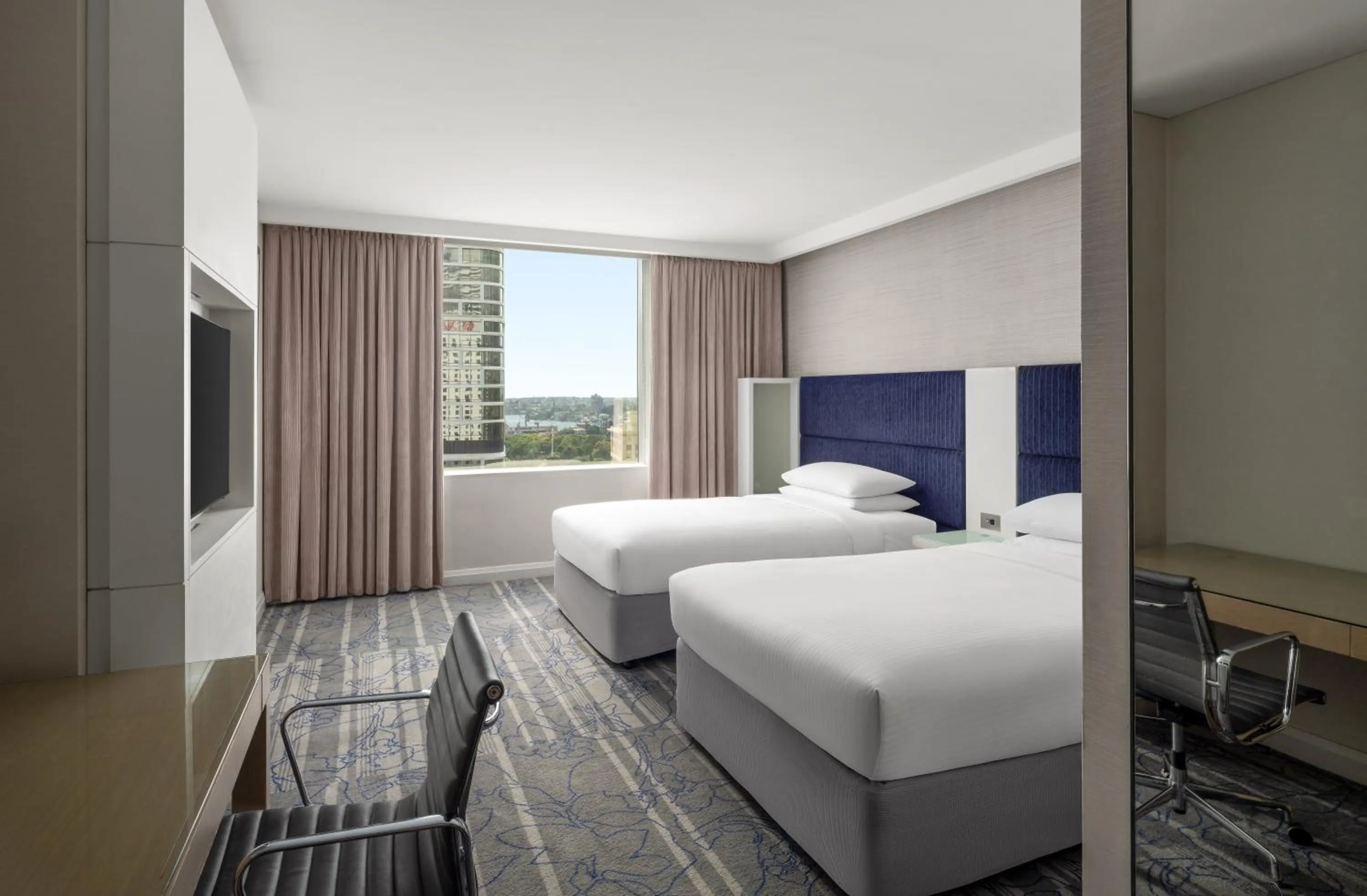 Bedroom, Bed in Sydney Harbour Marriott Hotel at Circular Quay