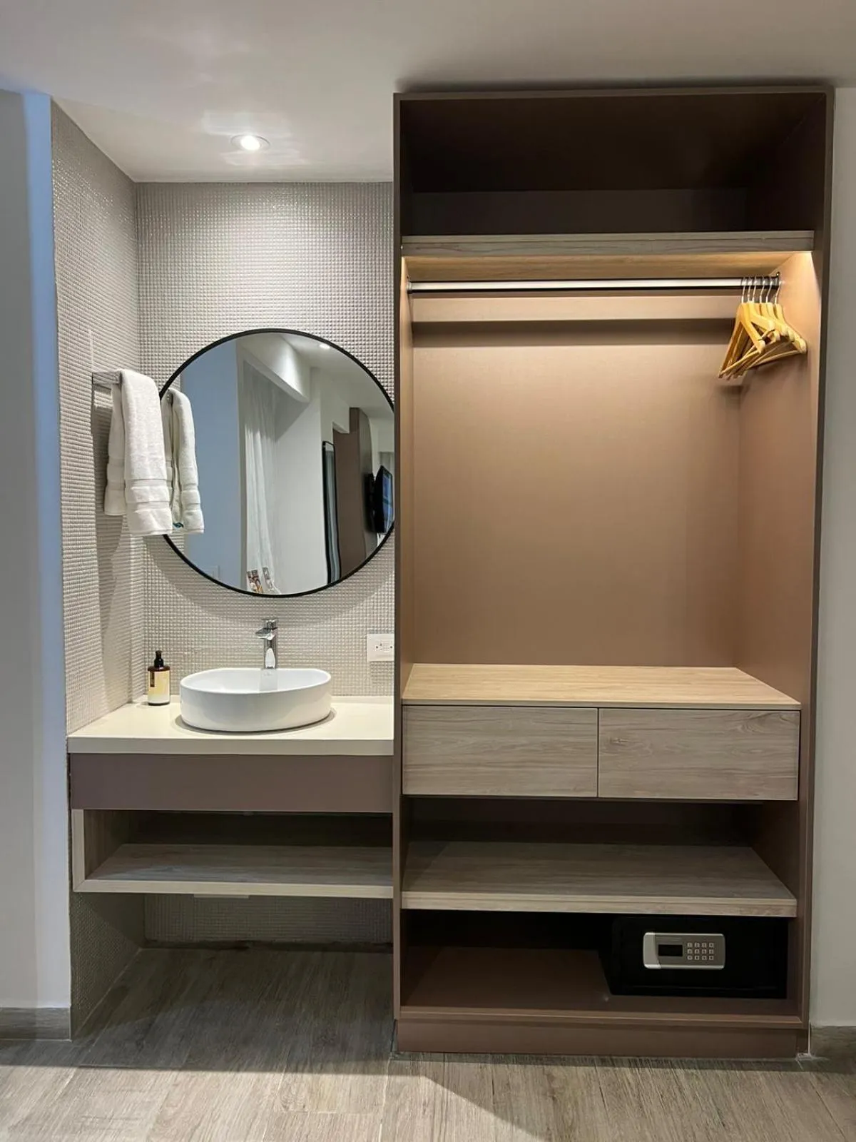 wardrobe in Zi One Luxury Hotel