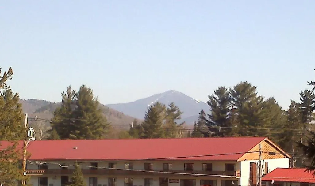 Day in Carriage House Motor Inn