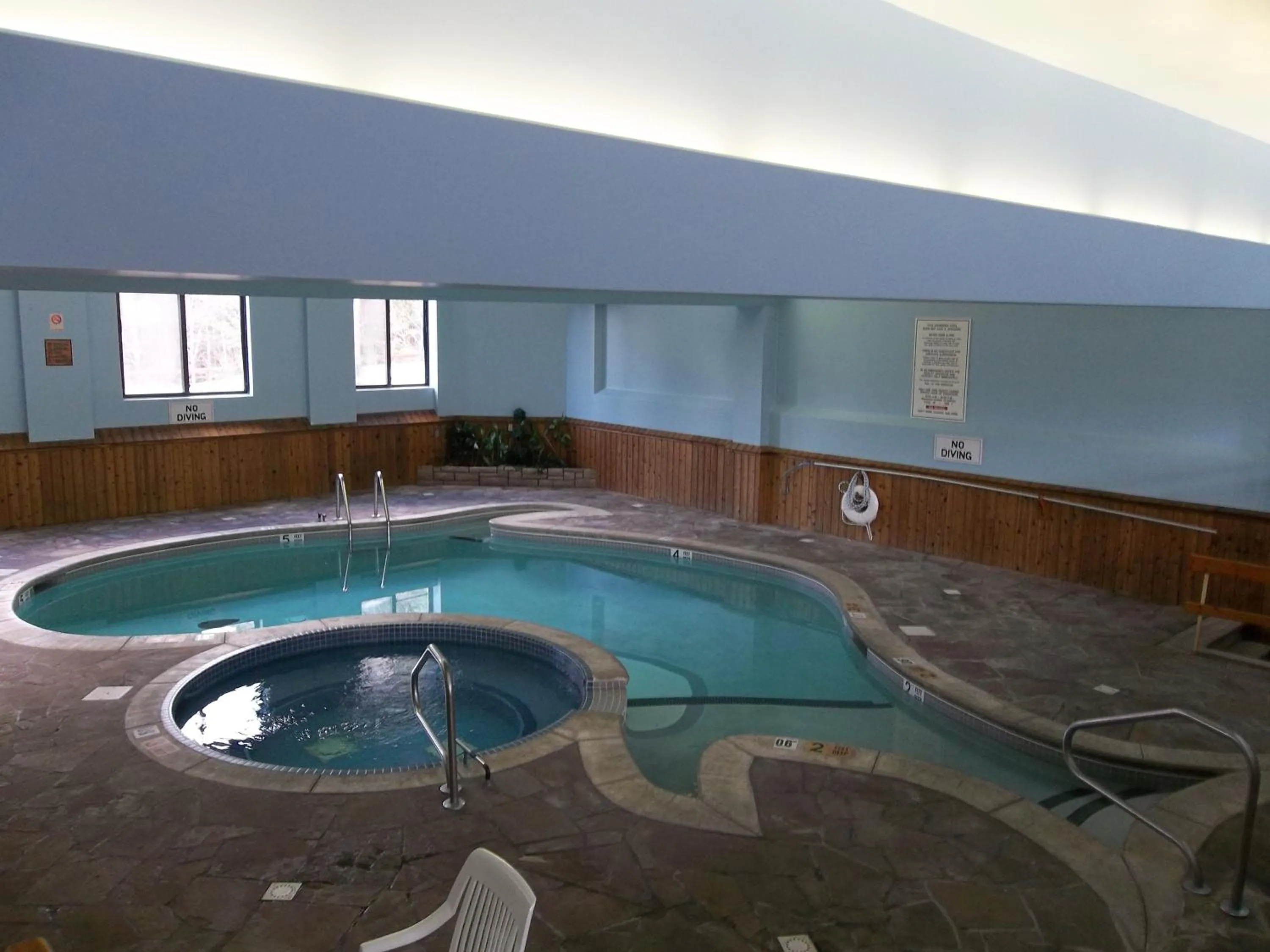 Hot Tub in Carriage House Motor Inn