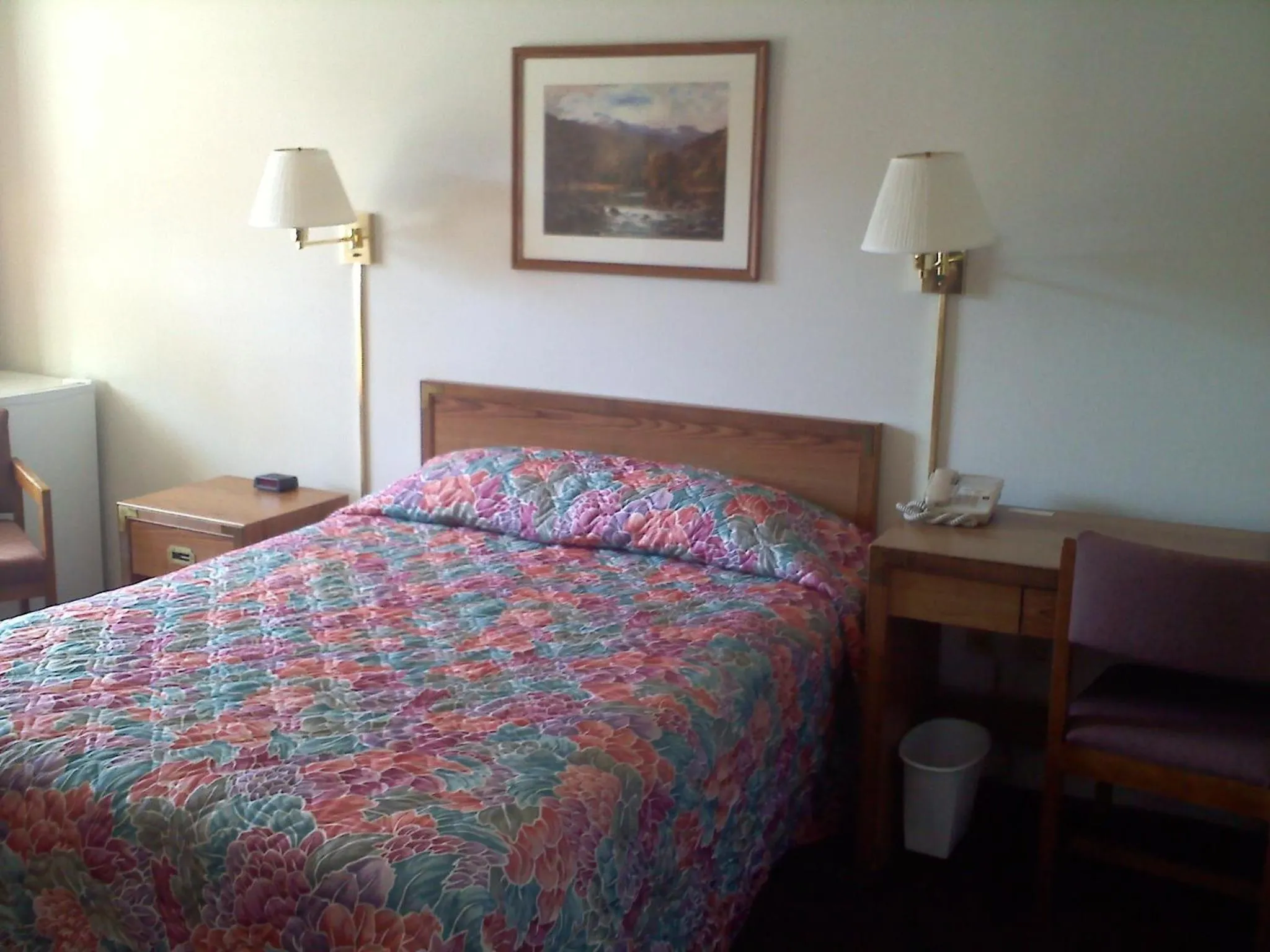 Bed in Carriage House Motor Inn