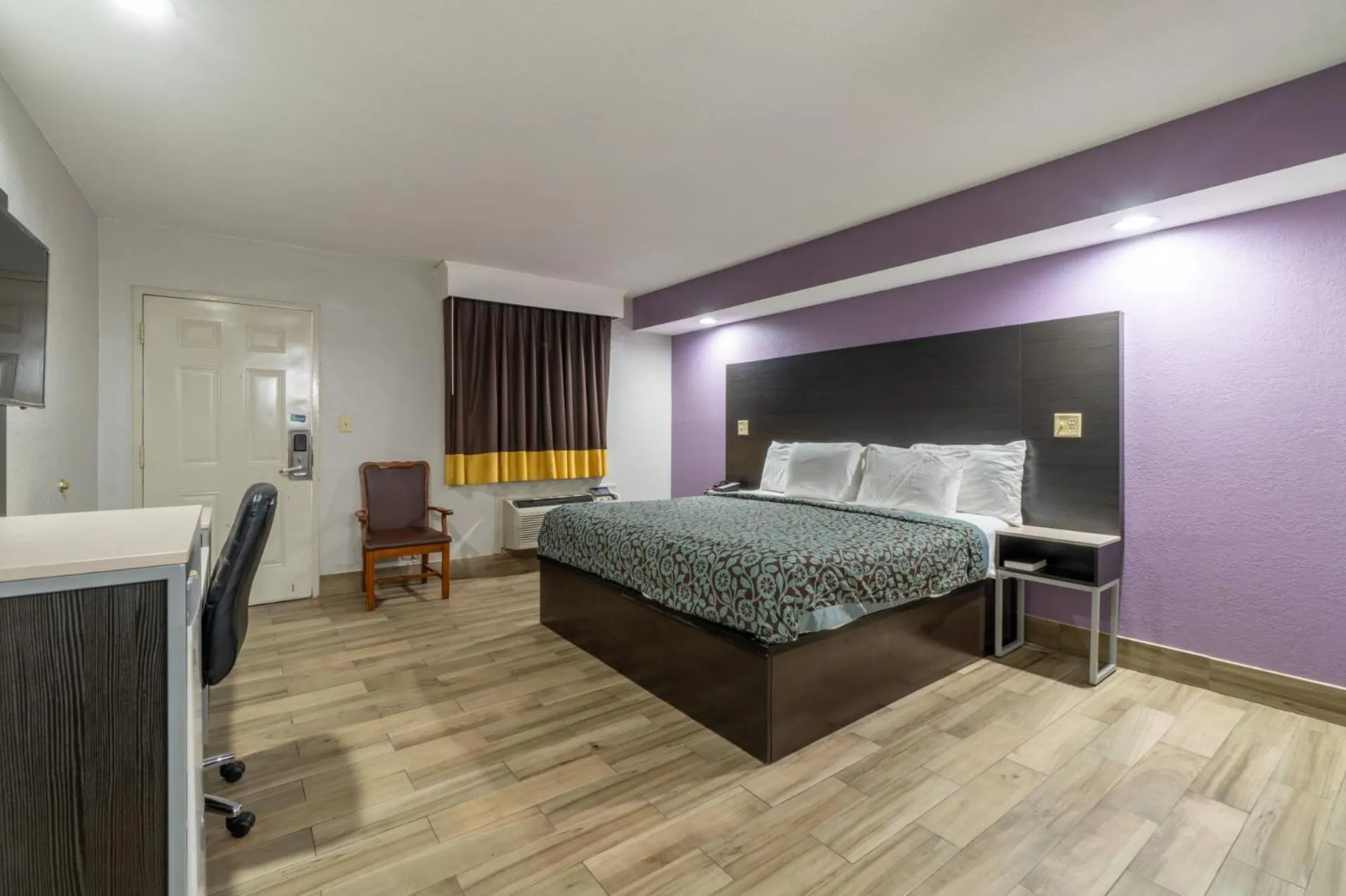 Bed in Holiday Terrace Motel