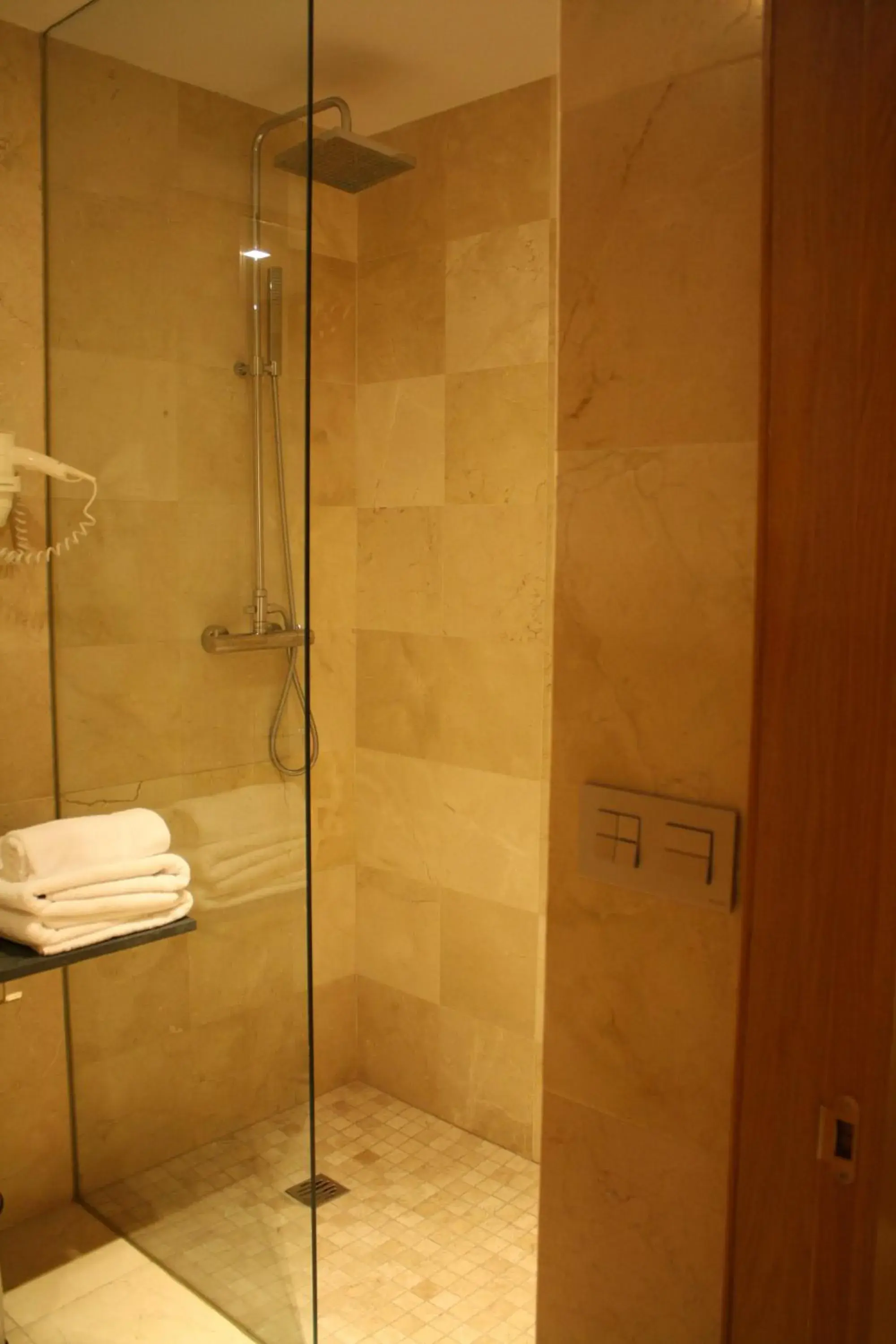 Twin Room with Private Bathroom in Hotel Palau dels Osset Twin Room with Private Bathroom in Hotel Palau dels Osset