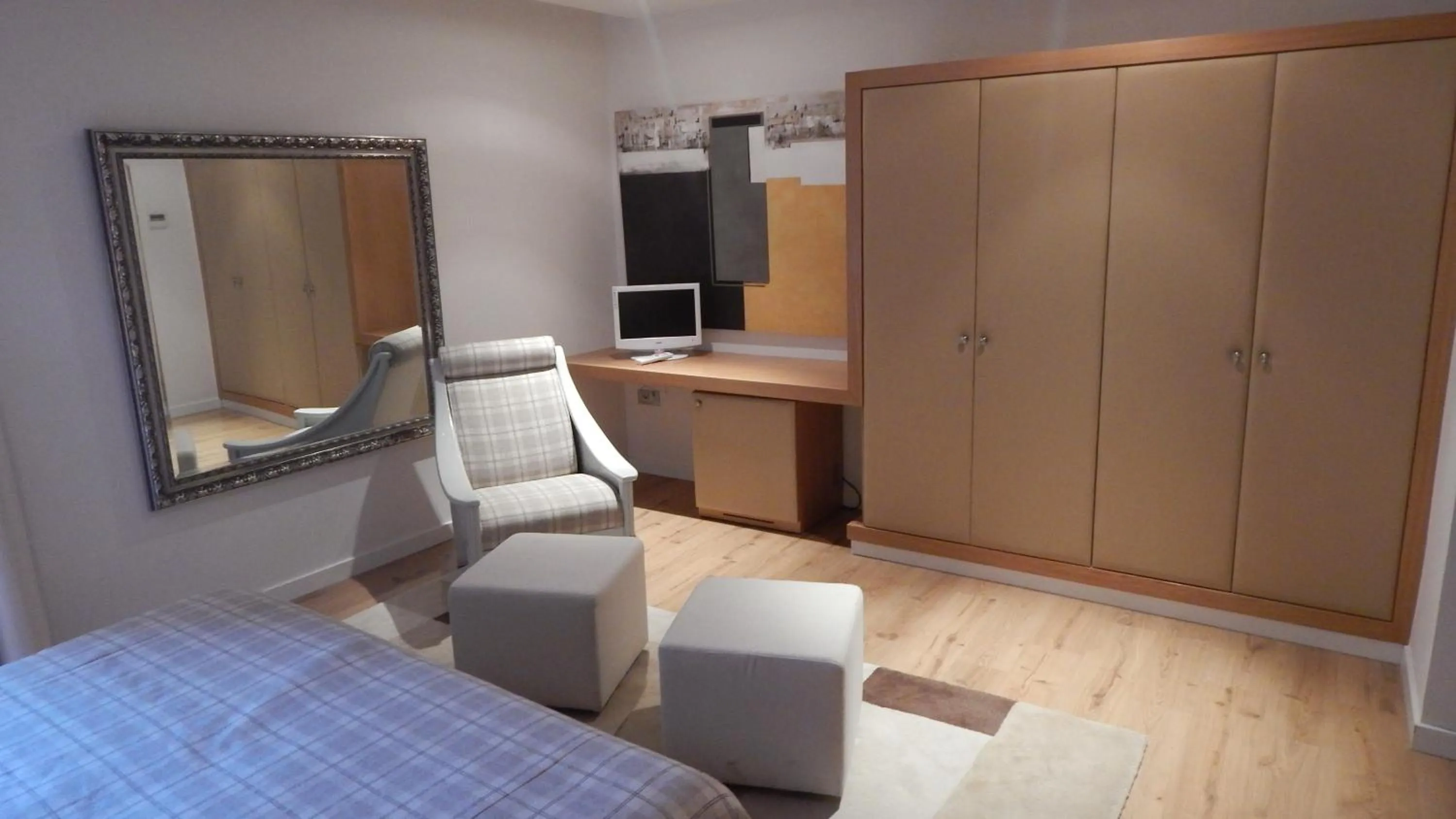 Bedroom in Hotel Palau dels Osset