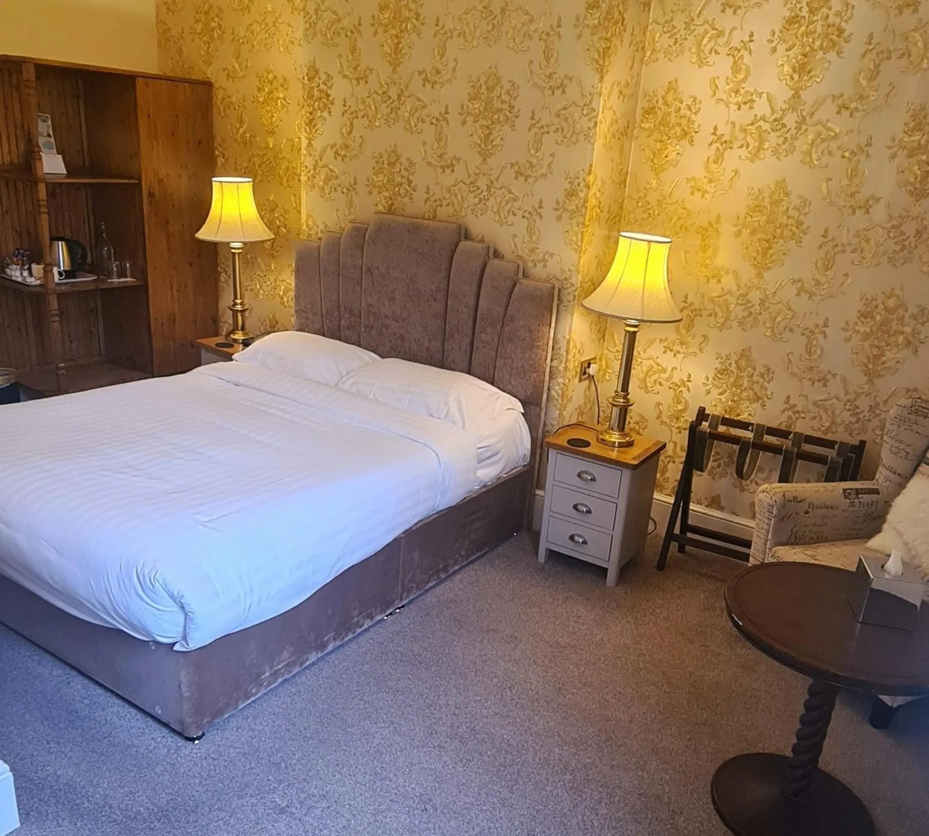 Bedroom, Bed in The Upper House