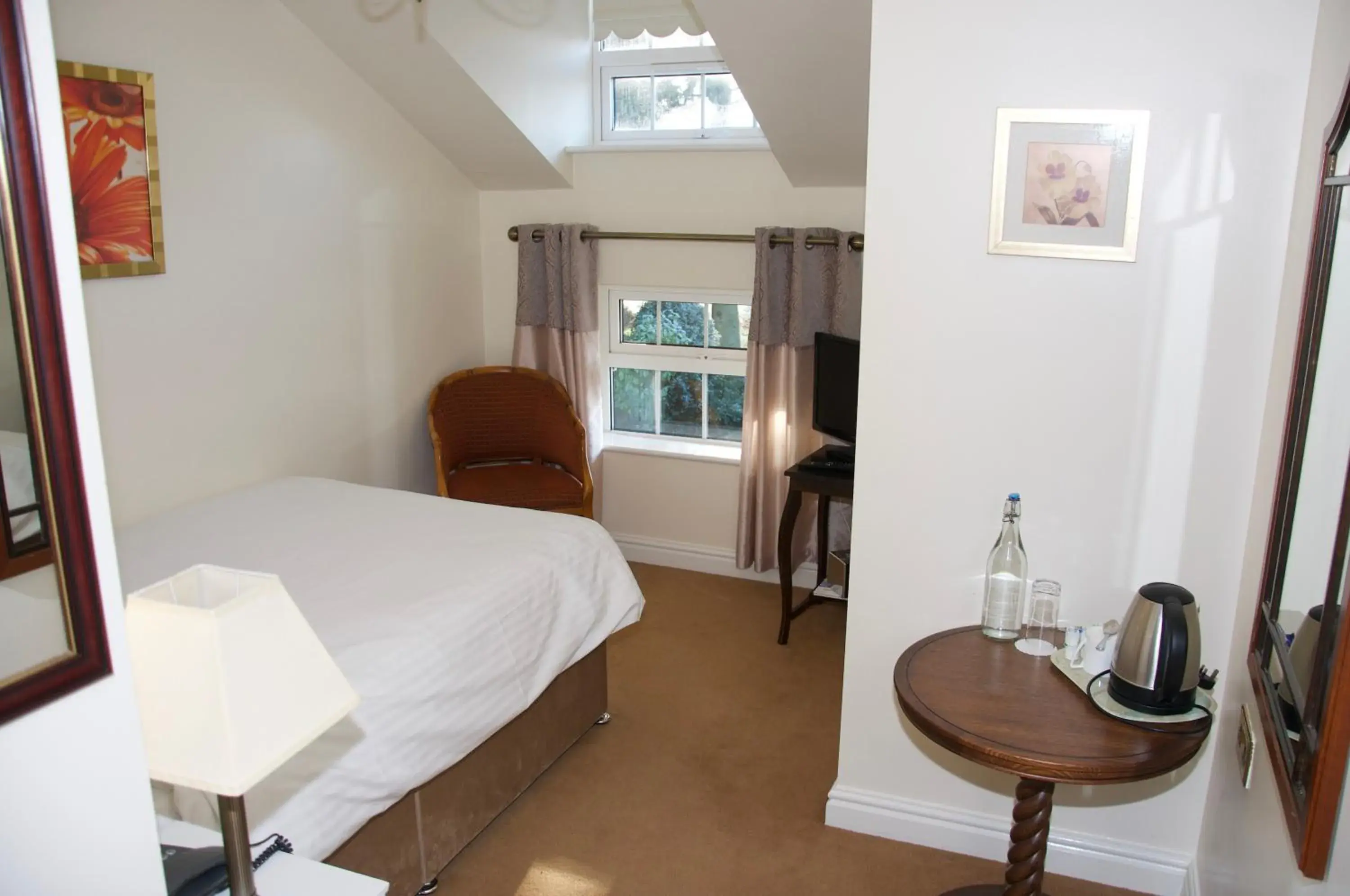 Small Double Room - single occupancy in The Upper House Small Double Room - single occupancy in The Upper House