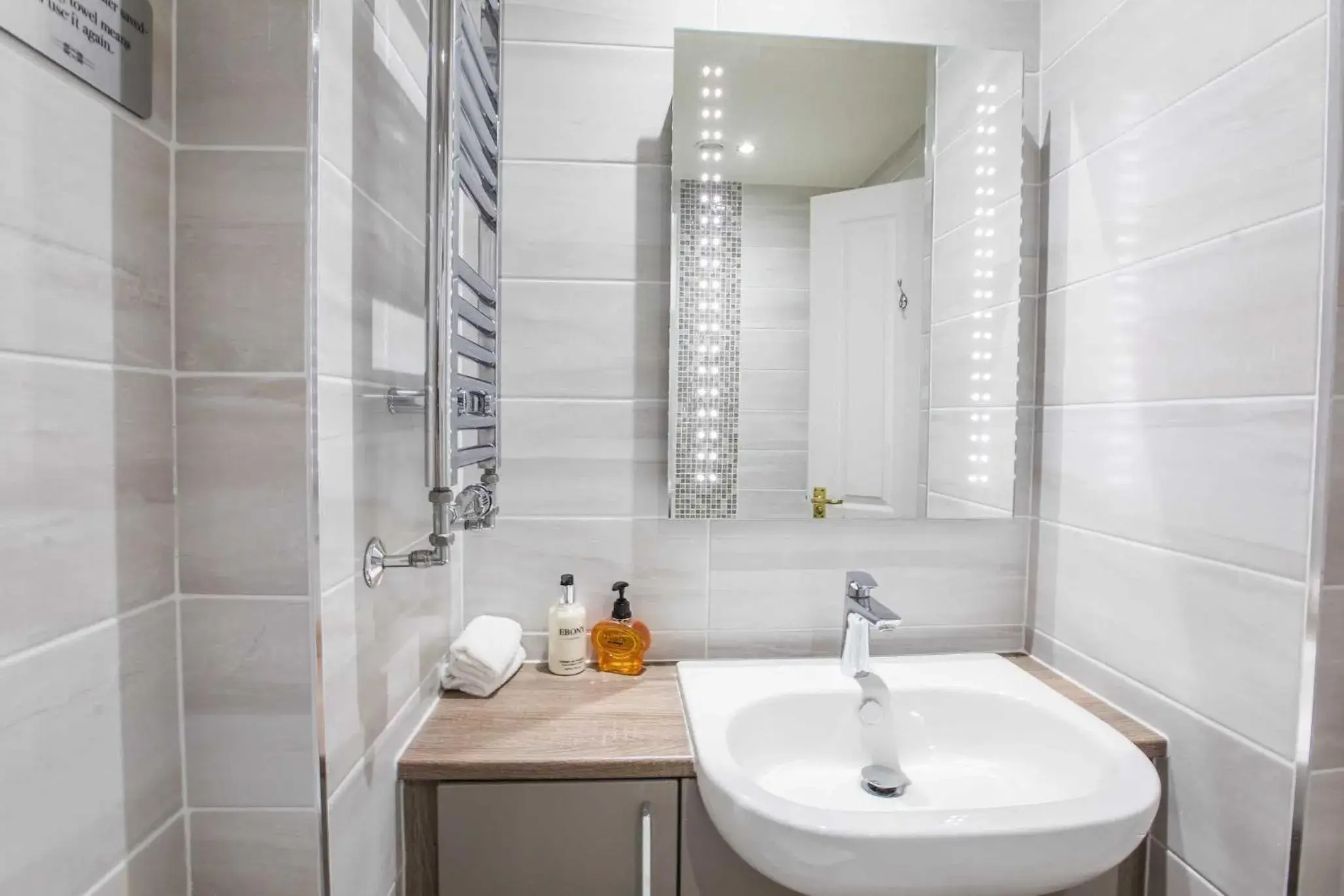 Twin Room with Bathroom in The Upper House Twin Room with Bathroom in The Upper House