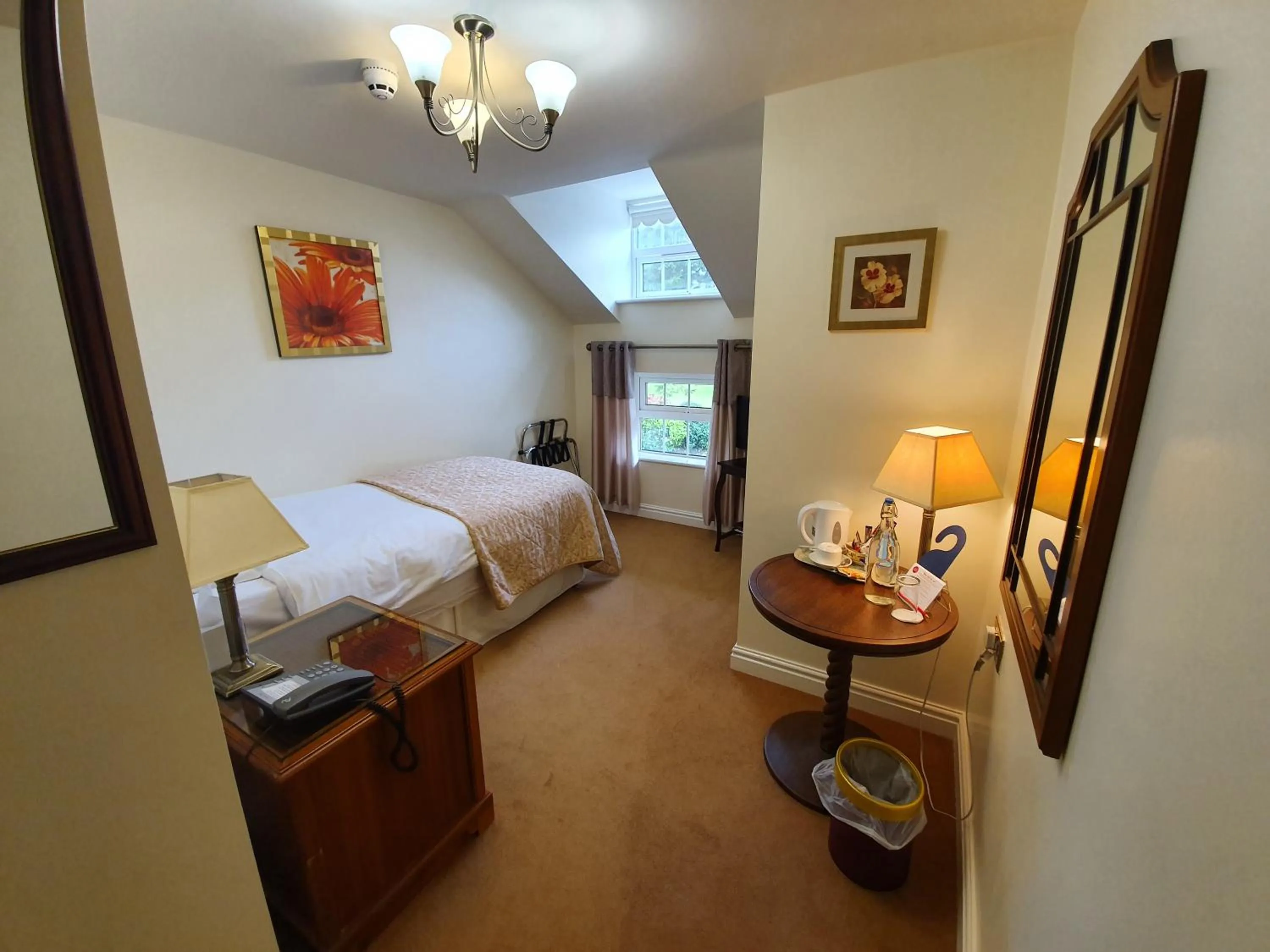 Photo of the whole room, Bed in The Upper House