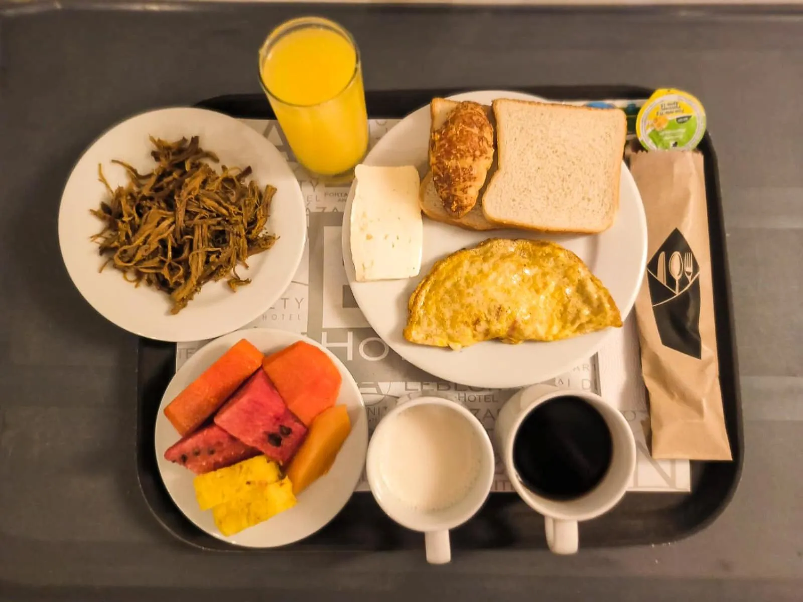 Breakfast in Portal del Rodeo ApartaHotel - Arkadia Mall