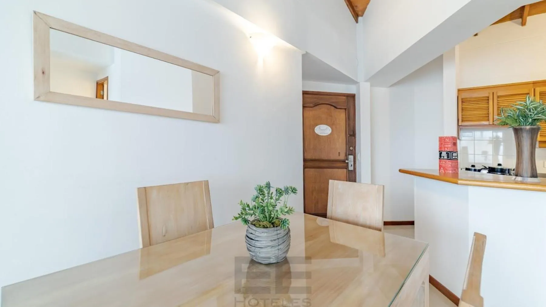 Dining area in Portal del Rodeo ApartaHotel - Arkadia Mall