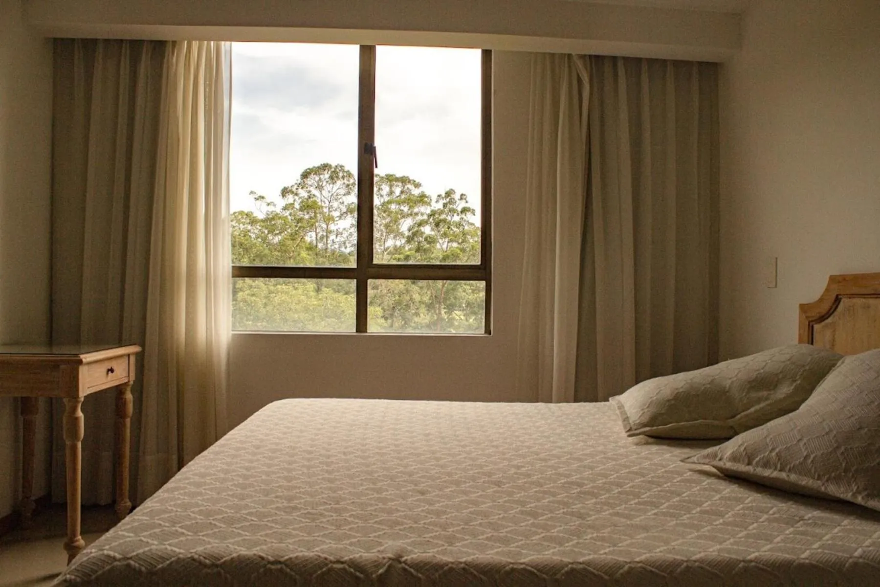 Bed in Portal del Rodeo ApartaHotel - Arkadia Mall