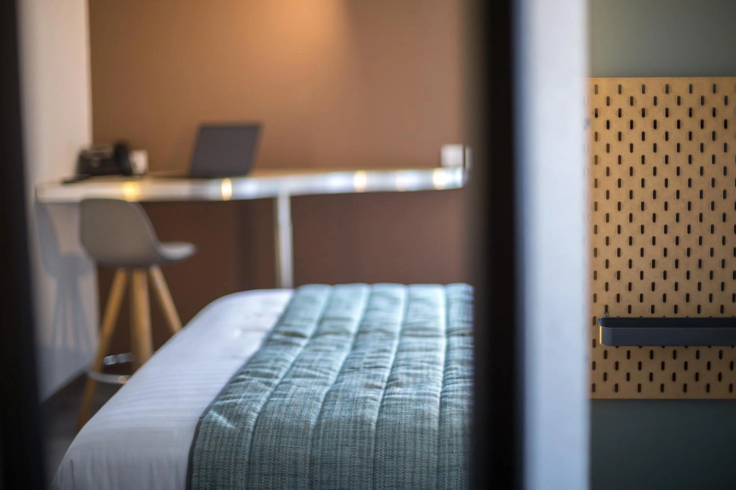 Bedroom, Bed in Carré Pau Airport Hôtel