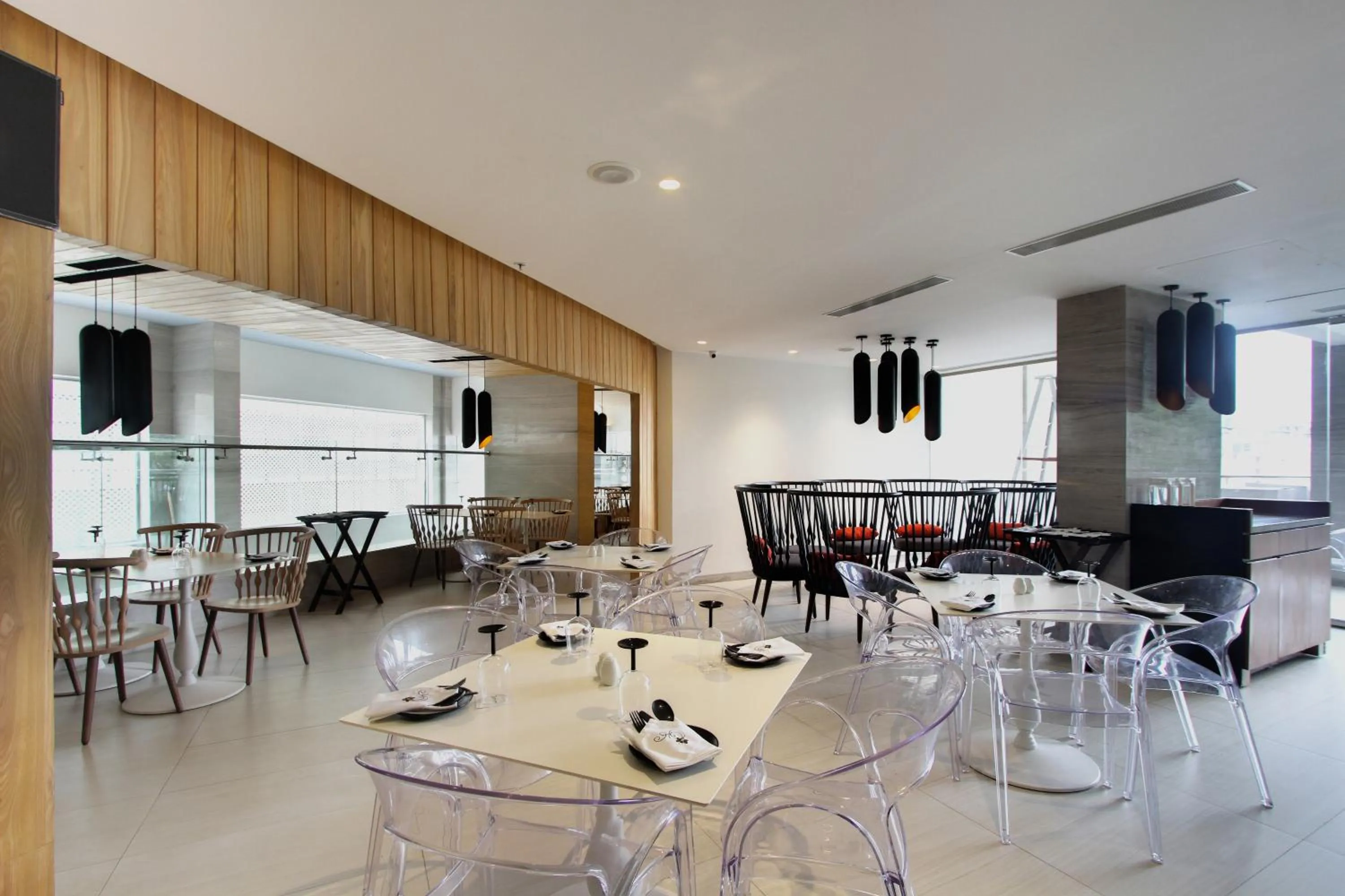 Restaurant/places to eat in Radisson Bengaluru City Center