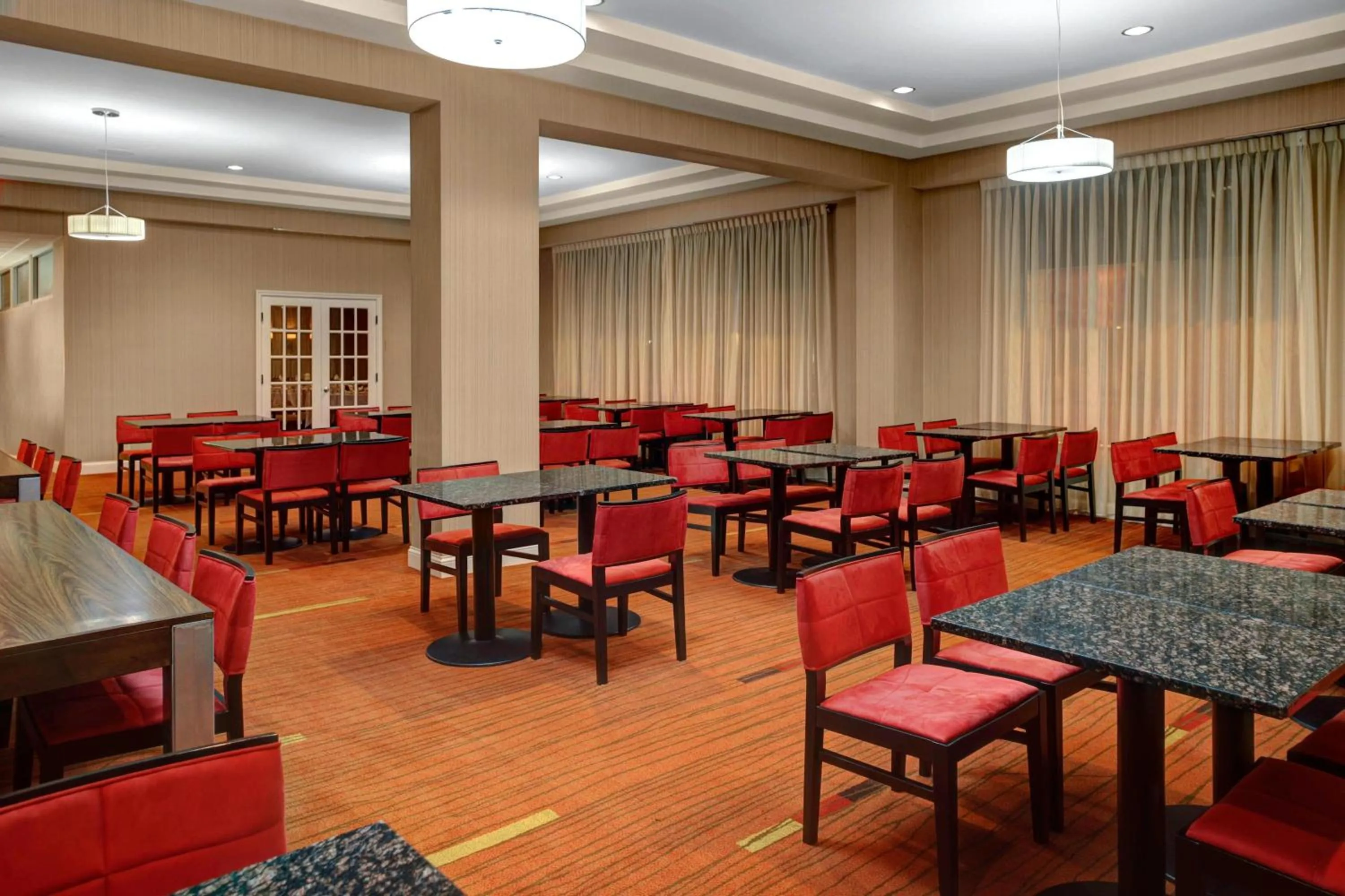 Restaurant/places to eat in Courtyard by Marriott St. Cloud