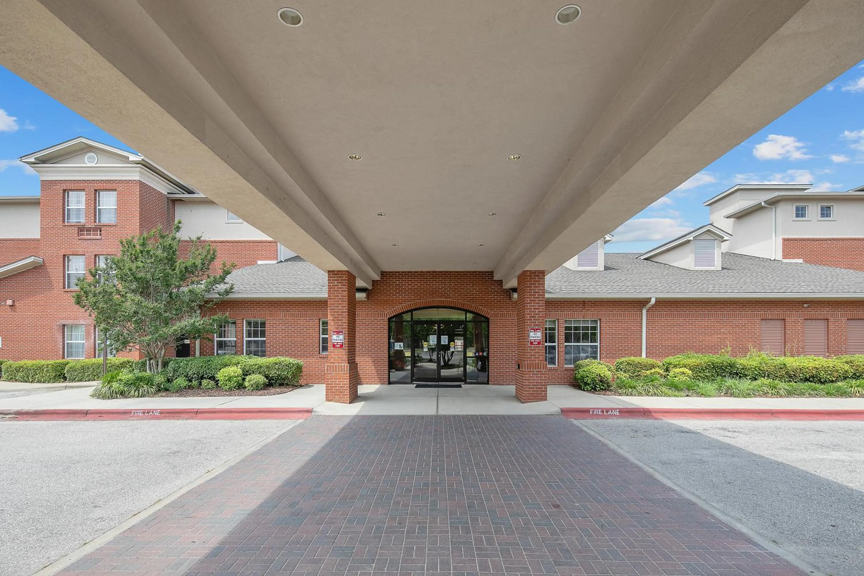 Facade/entrance in The Landmark Inn