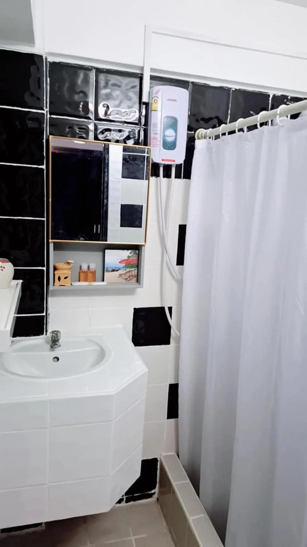 Bathroom in Boomerang Inn