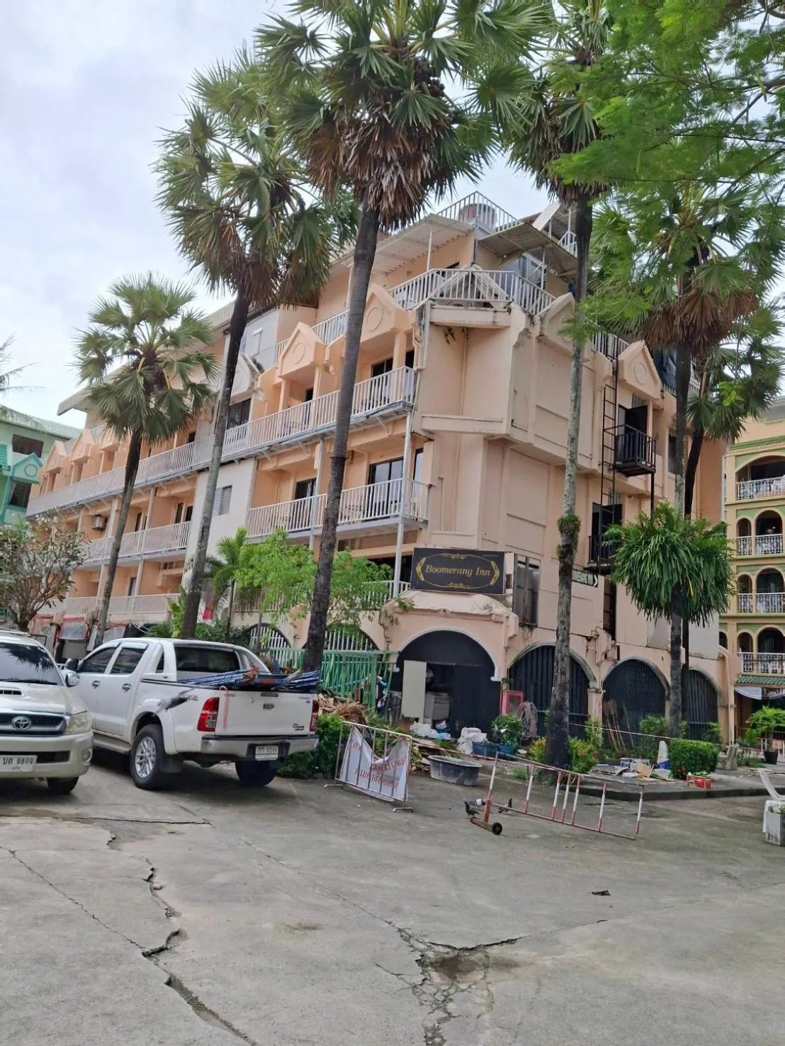 Property building in Boomerang Inn