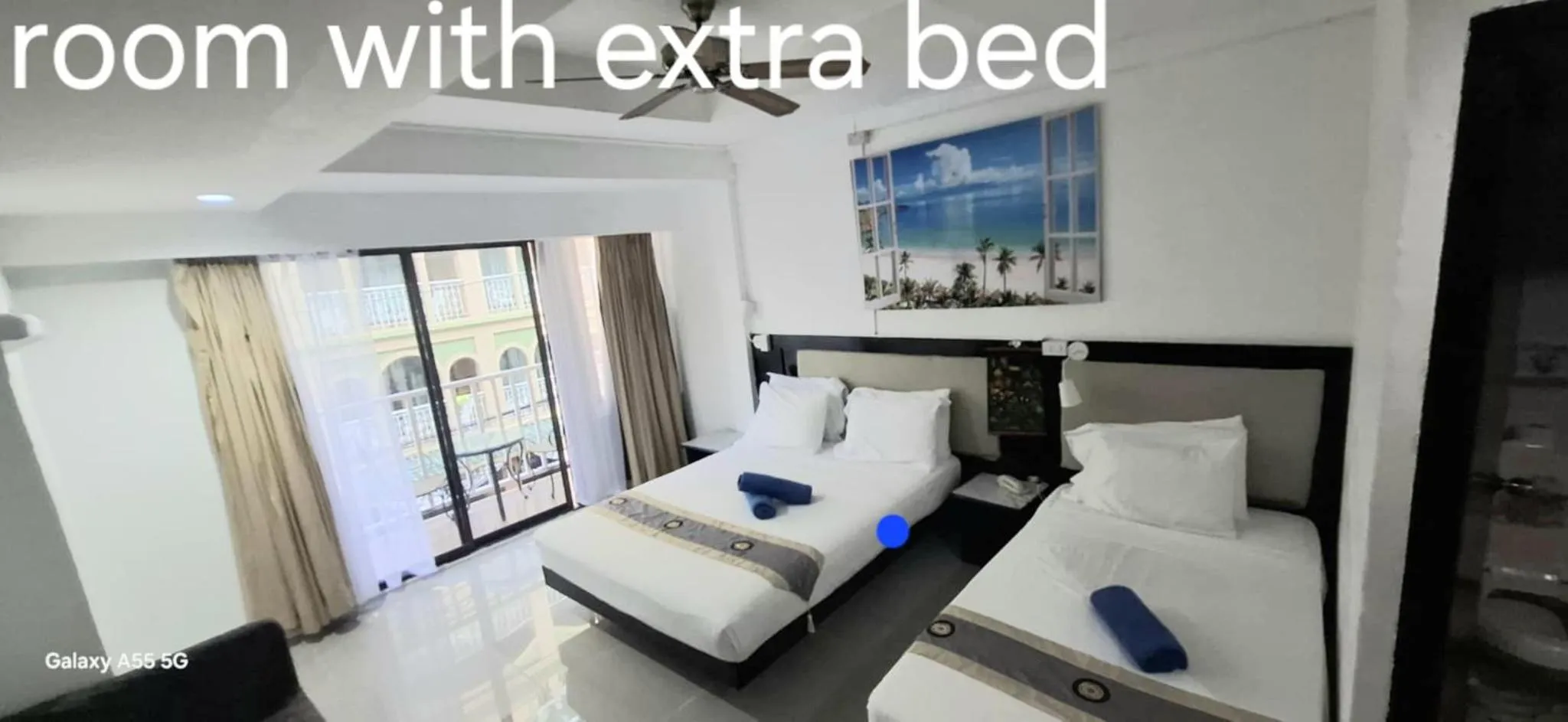 Photo of the whole room, Bed in Boomerang Inn