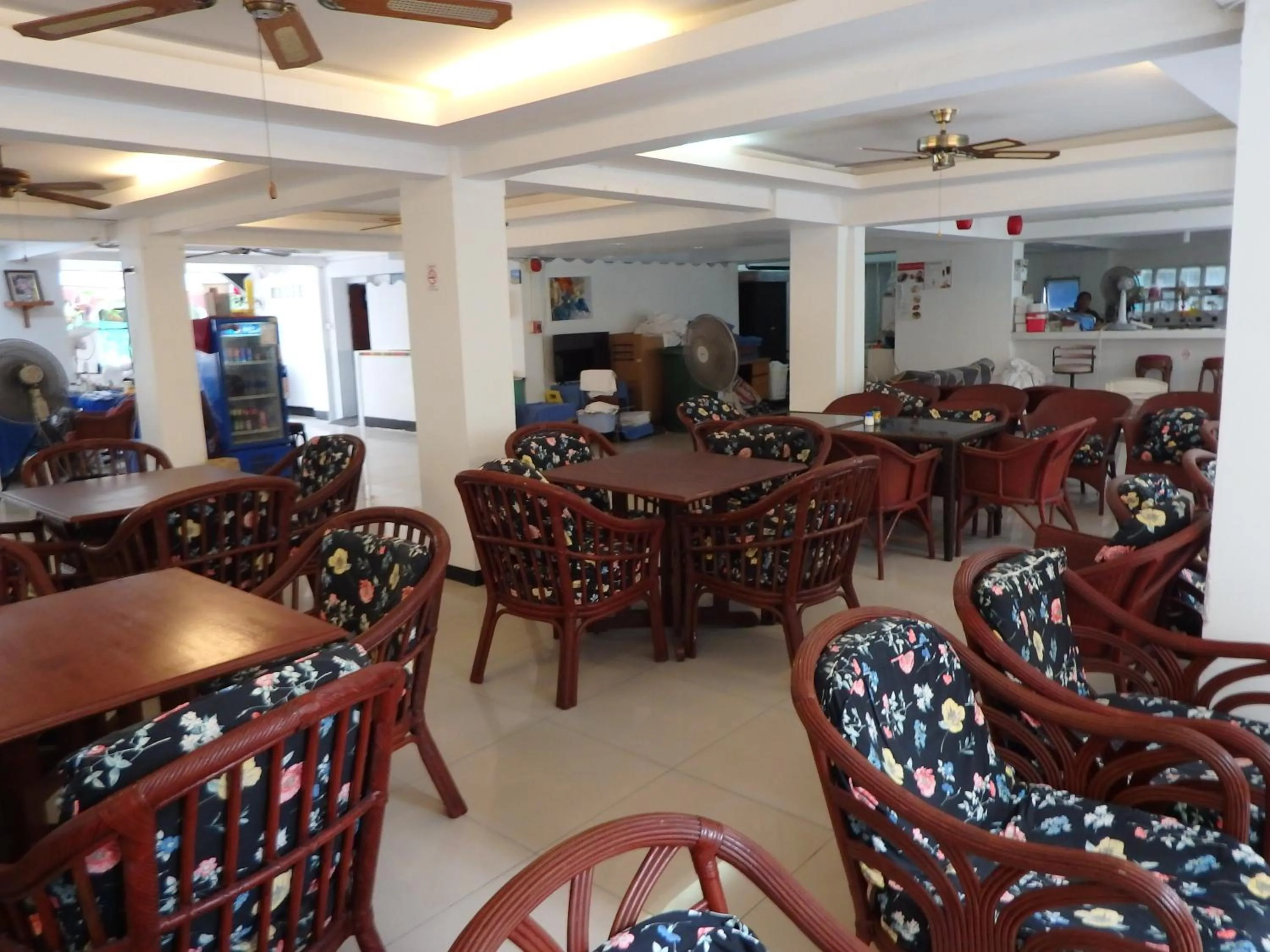 Restaurant/places to eat in Boomerang Inn