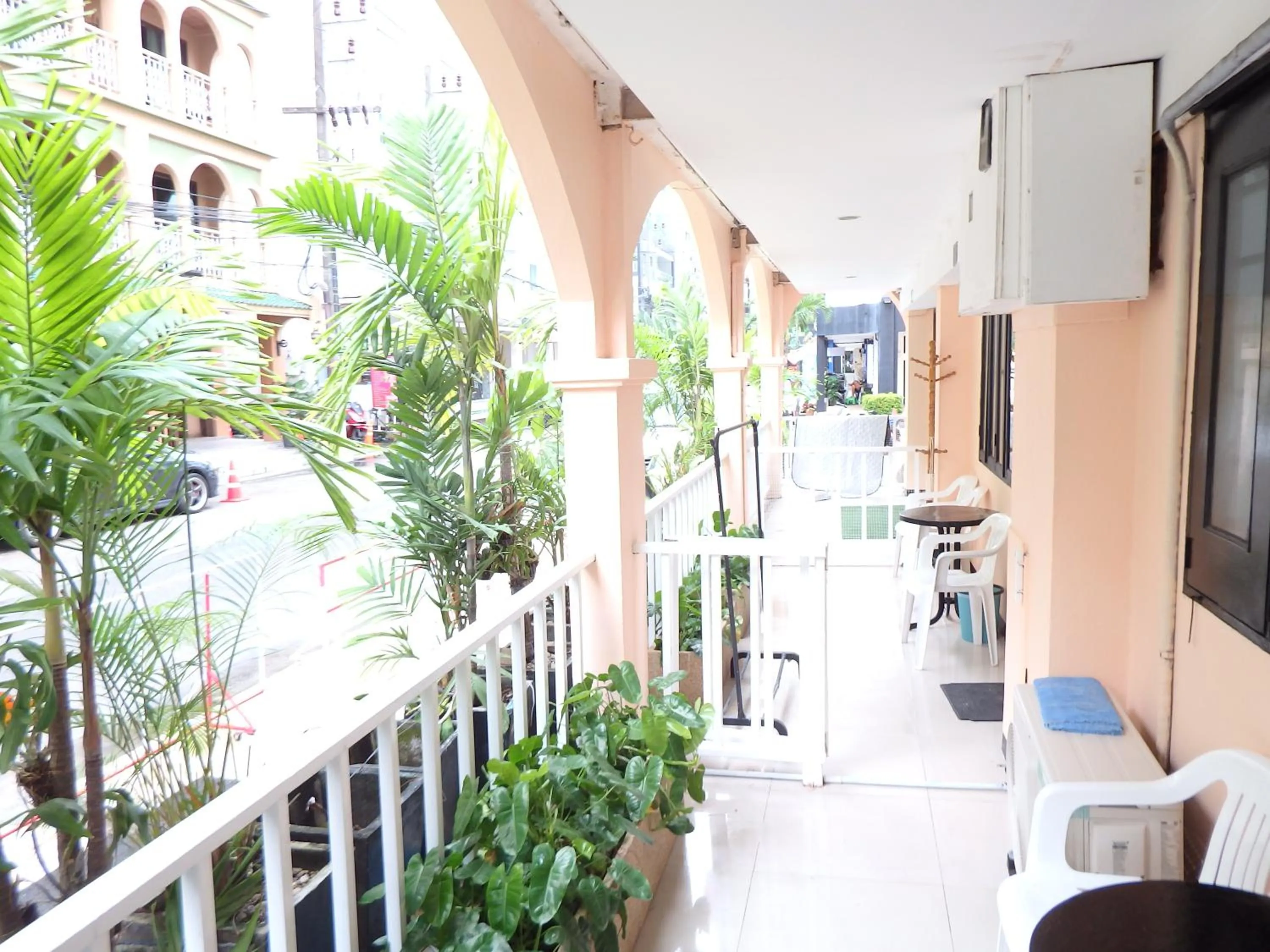 Property building in Boomerang Inn