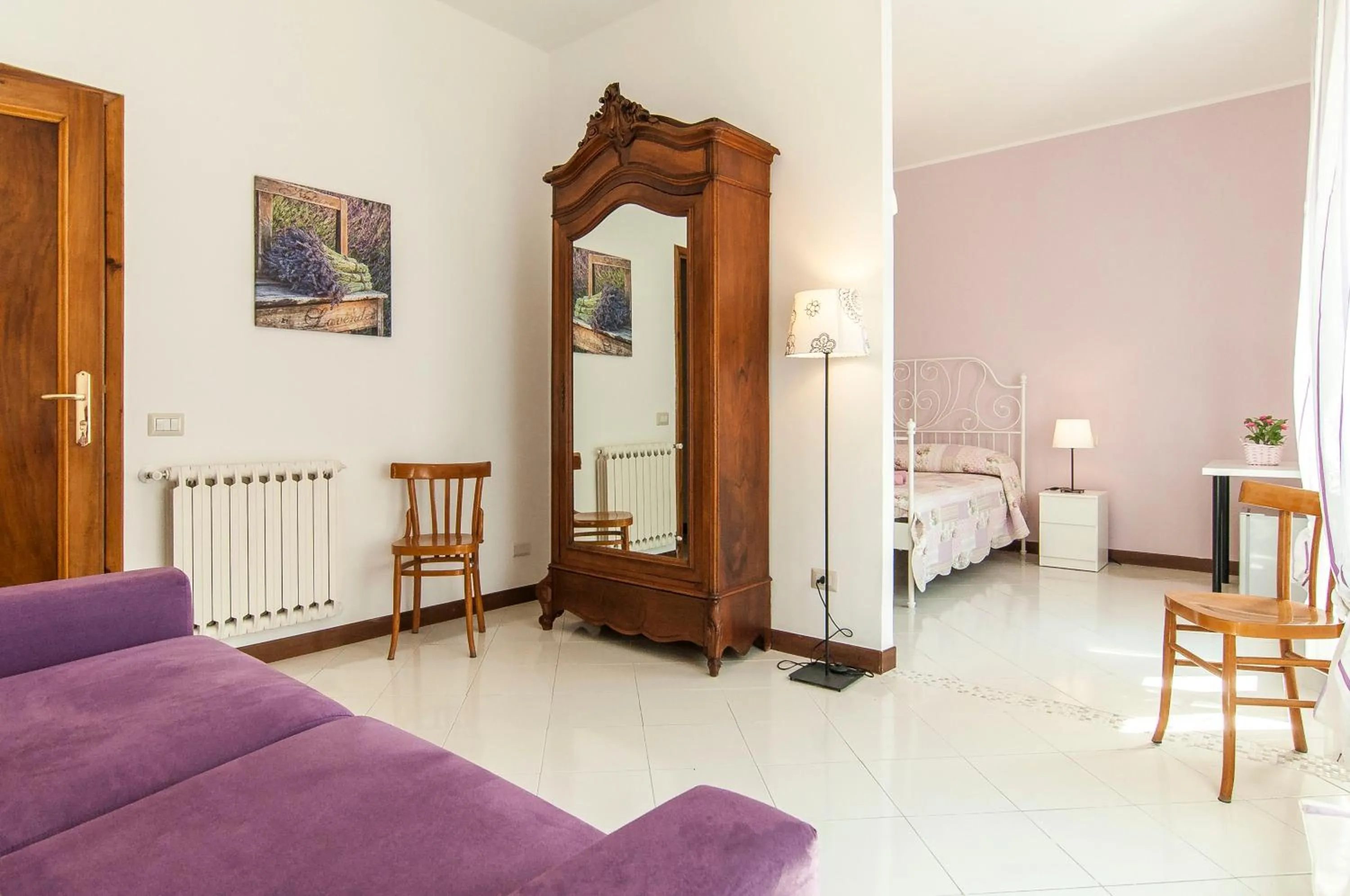 Photo of the whole room in Casa di Nora