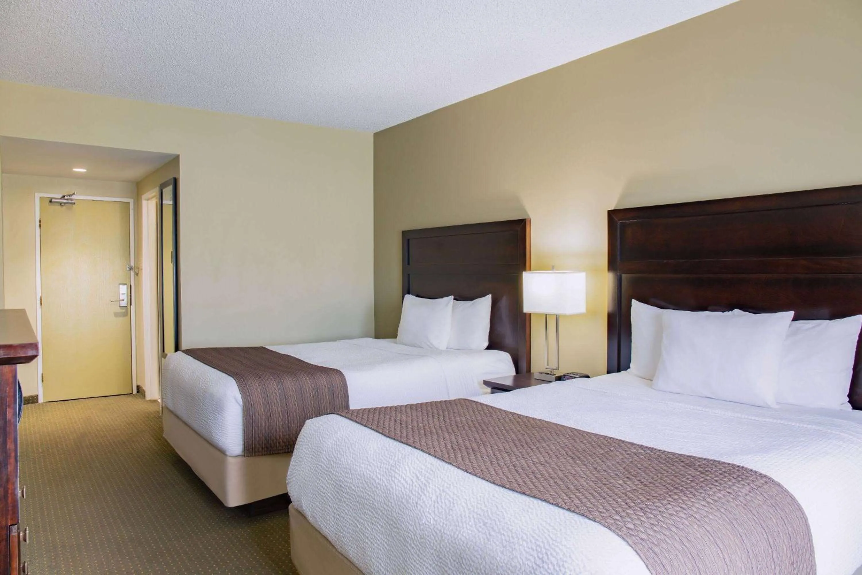 Bed in Days Inn by Wyndham Cranbrook Conference Centre