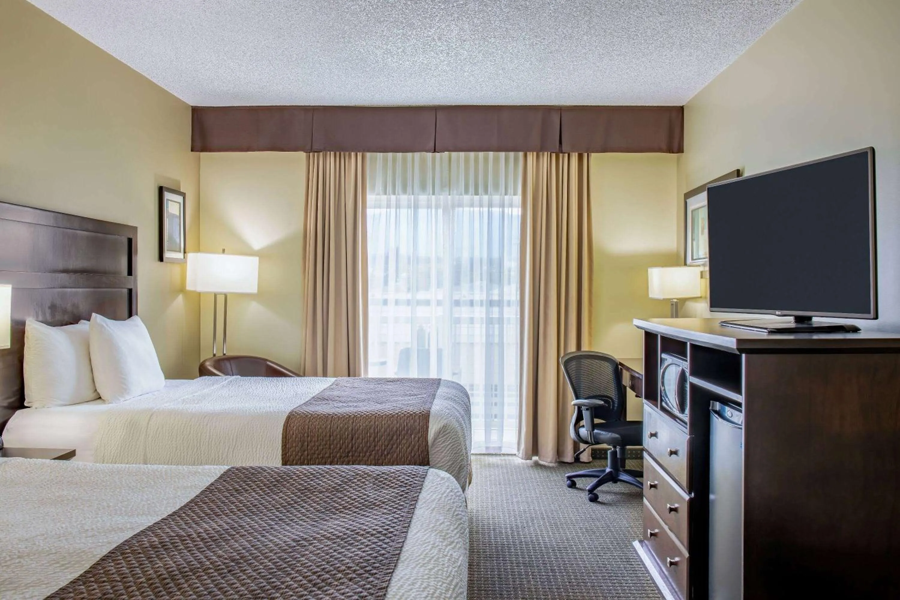 Bed in Days Inn by Wyndham Cranbrook Conference Centre