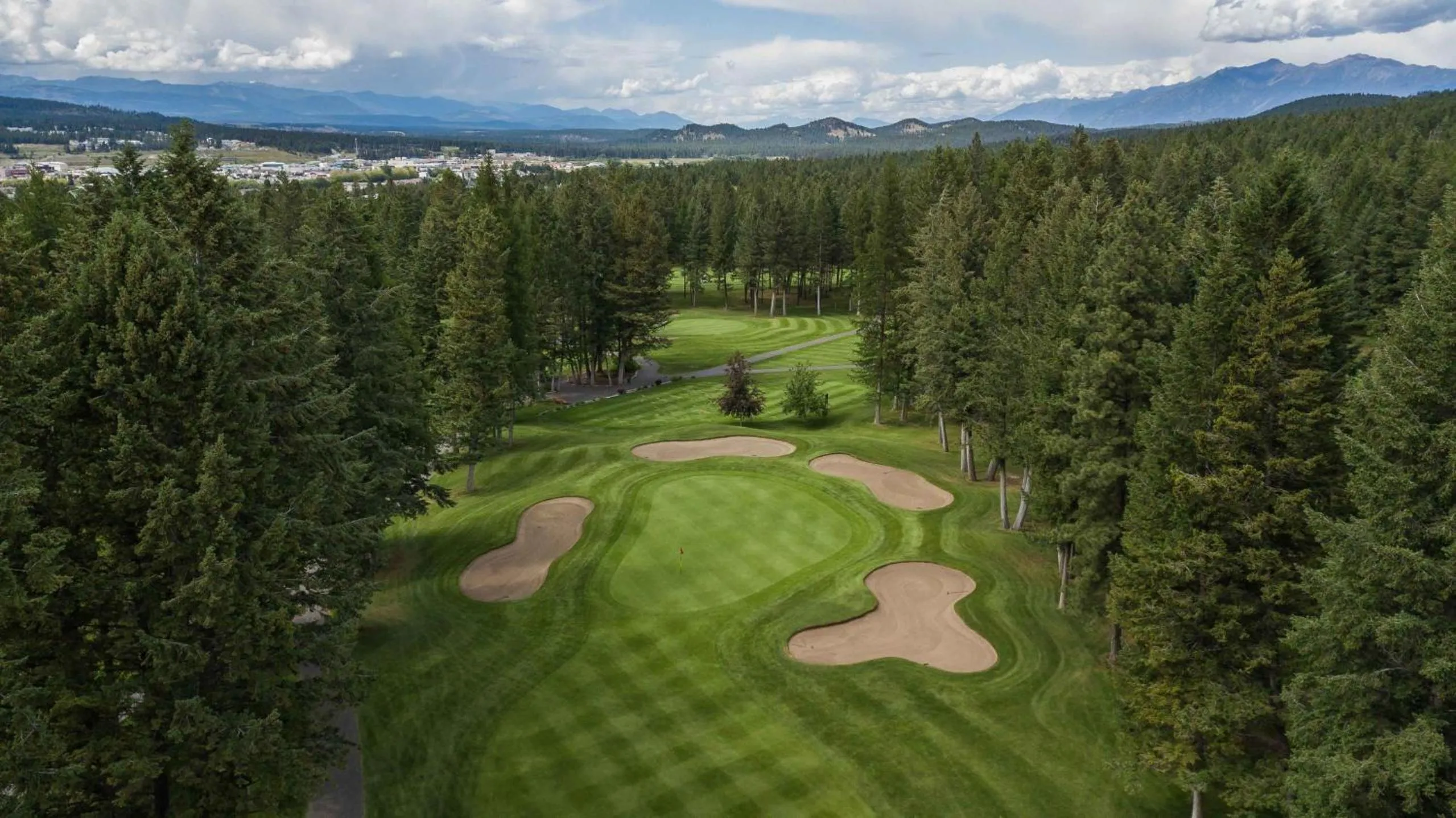 Golfcourse in Days Inn by Wyndham Cranbrook Conference Centre