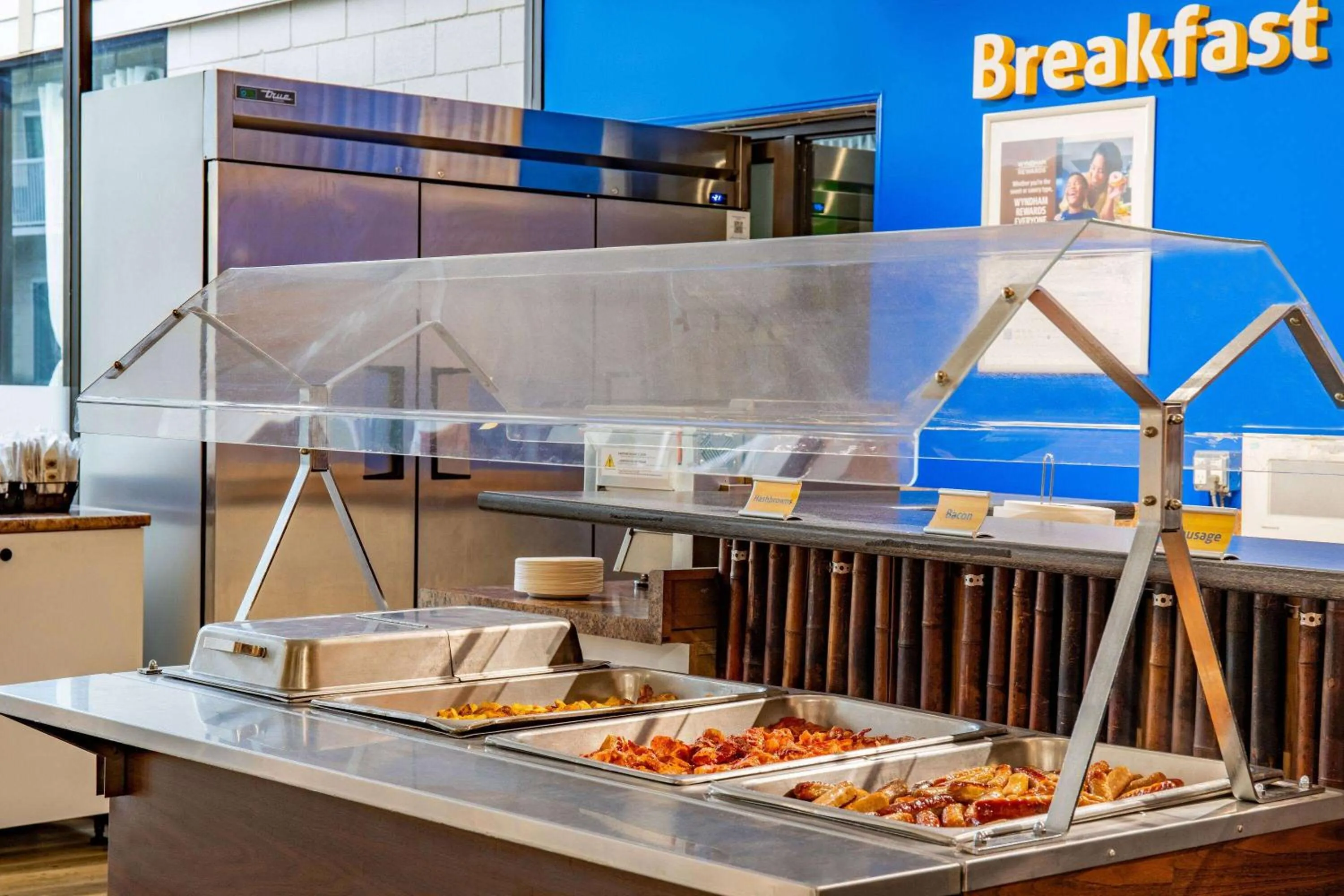 Restaurant/places to eat in Days Inn by Wyndham Cranbrook Conference Centre