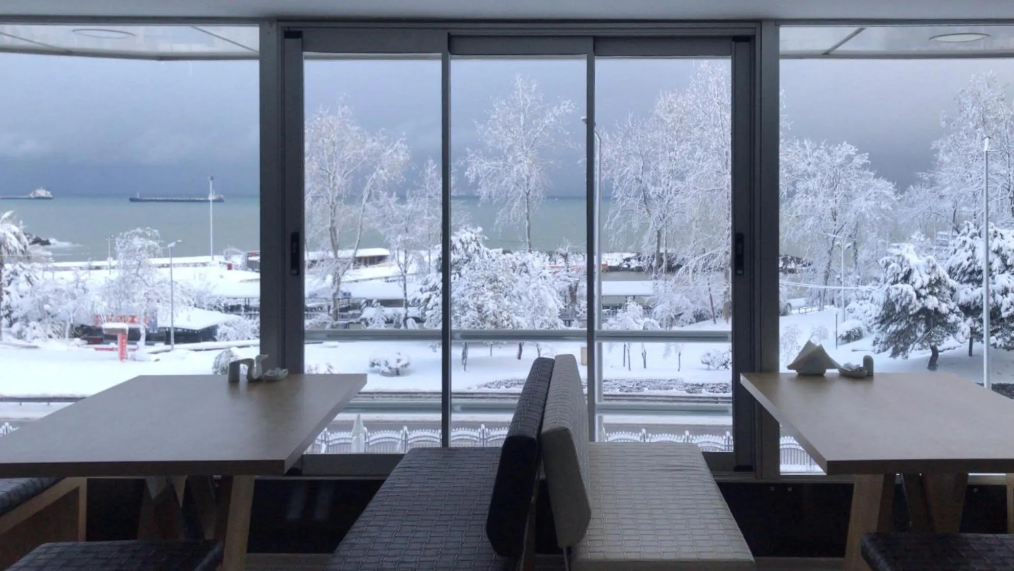 Restaurant/places to eat in The ALARGA