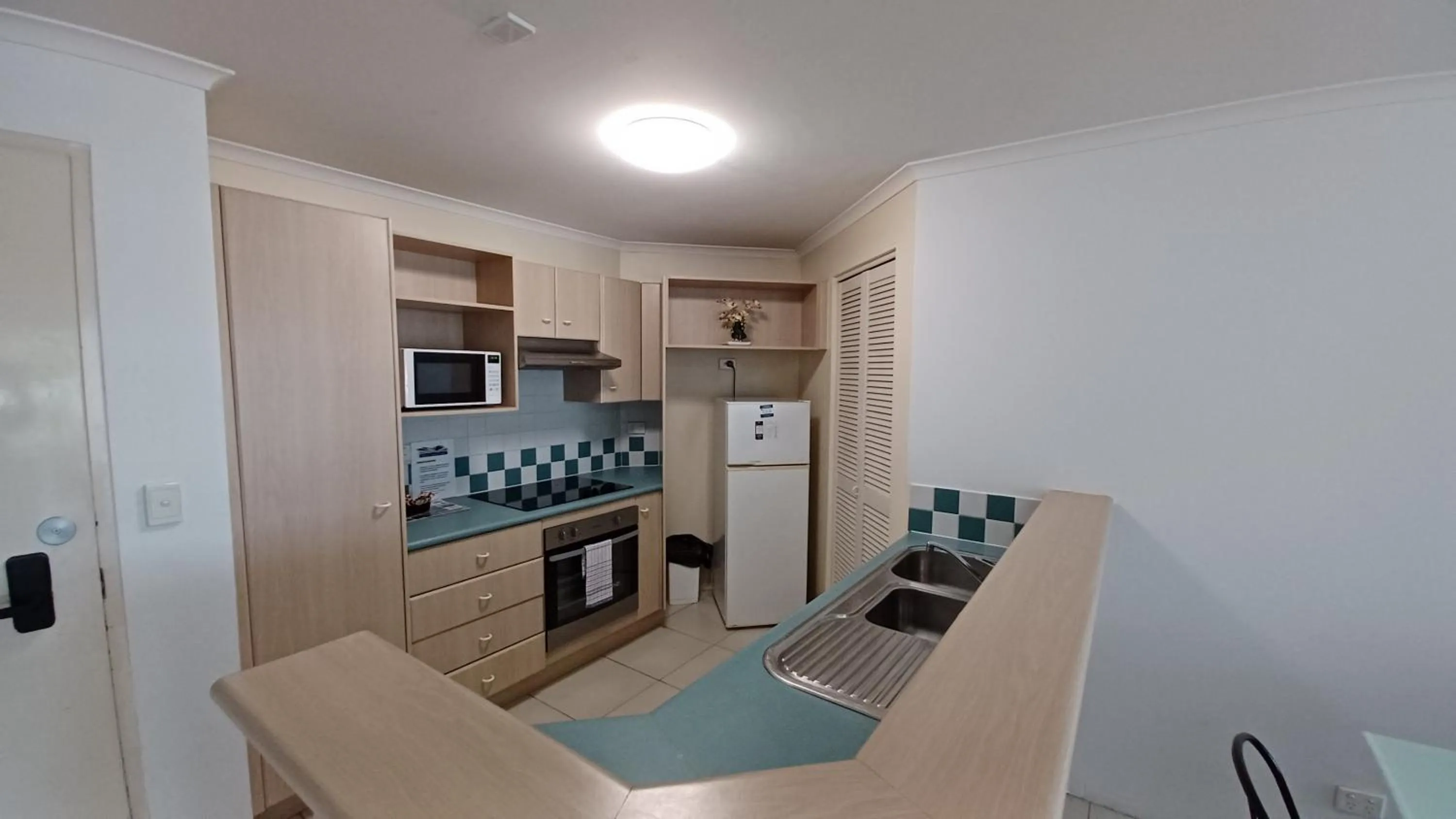 Kitchen or kitchenette in Blue Waters Apartments