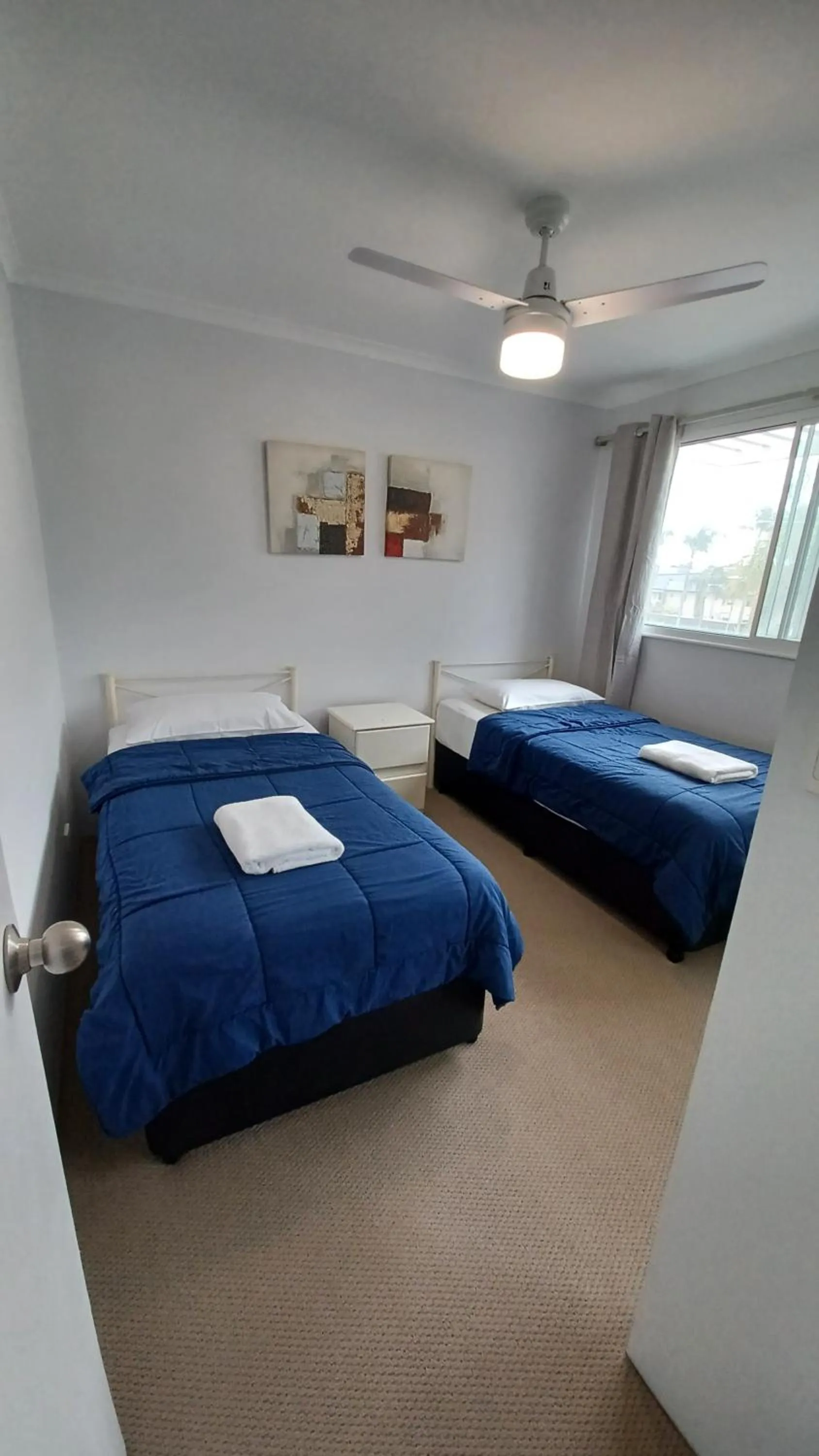 Bedroom, Bed in Blue Waters Apartments