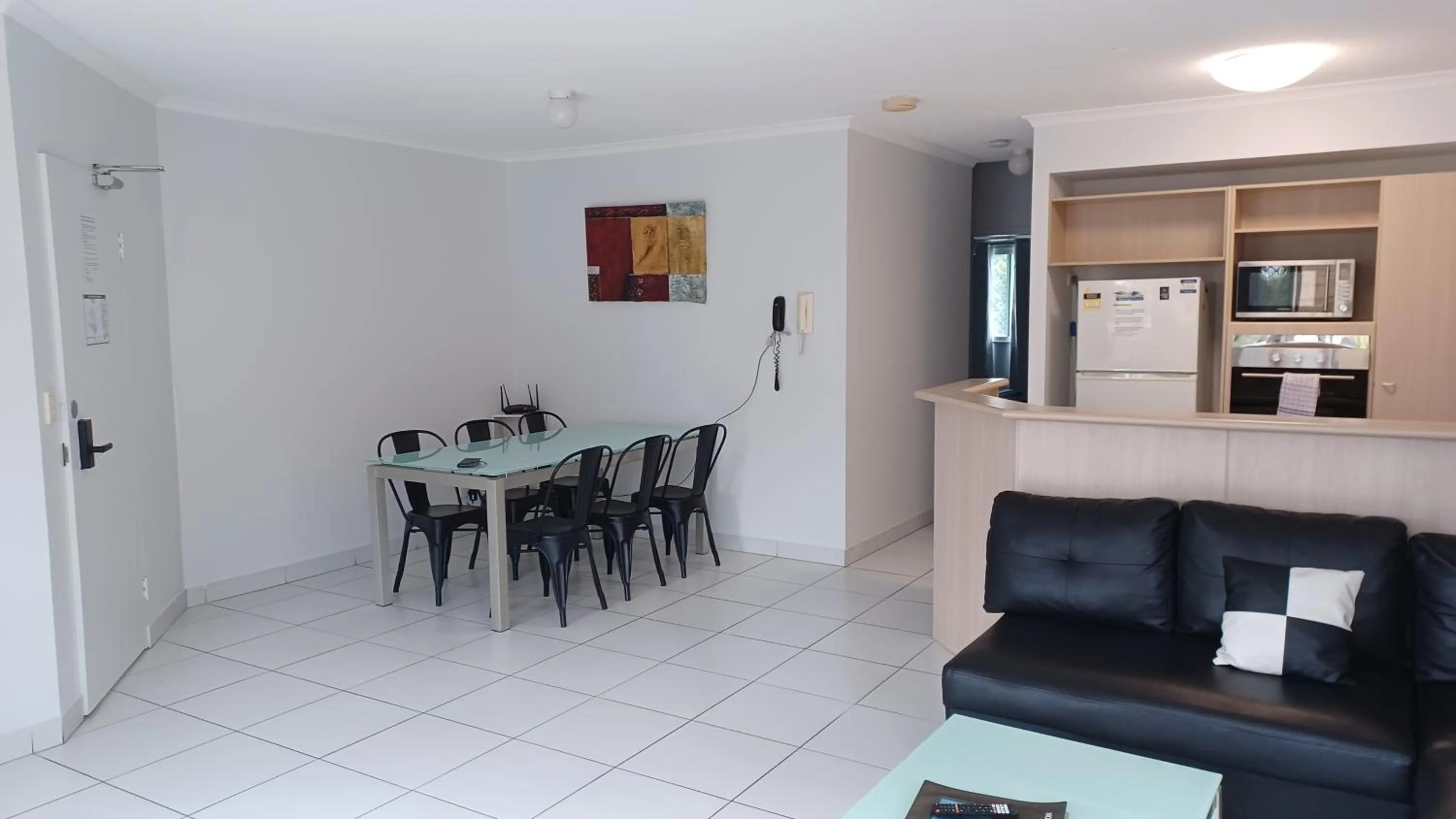 Dining area in Blue Waters Apartments