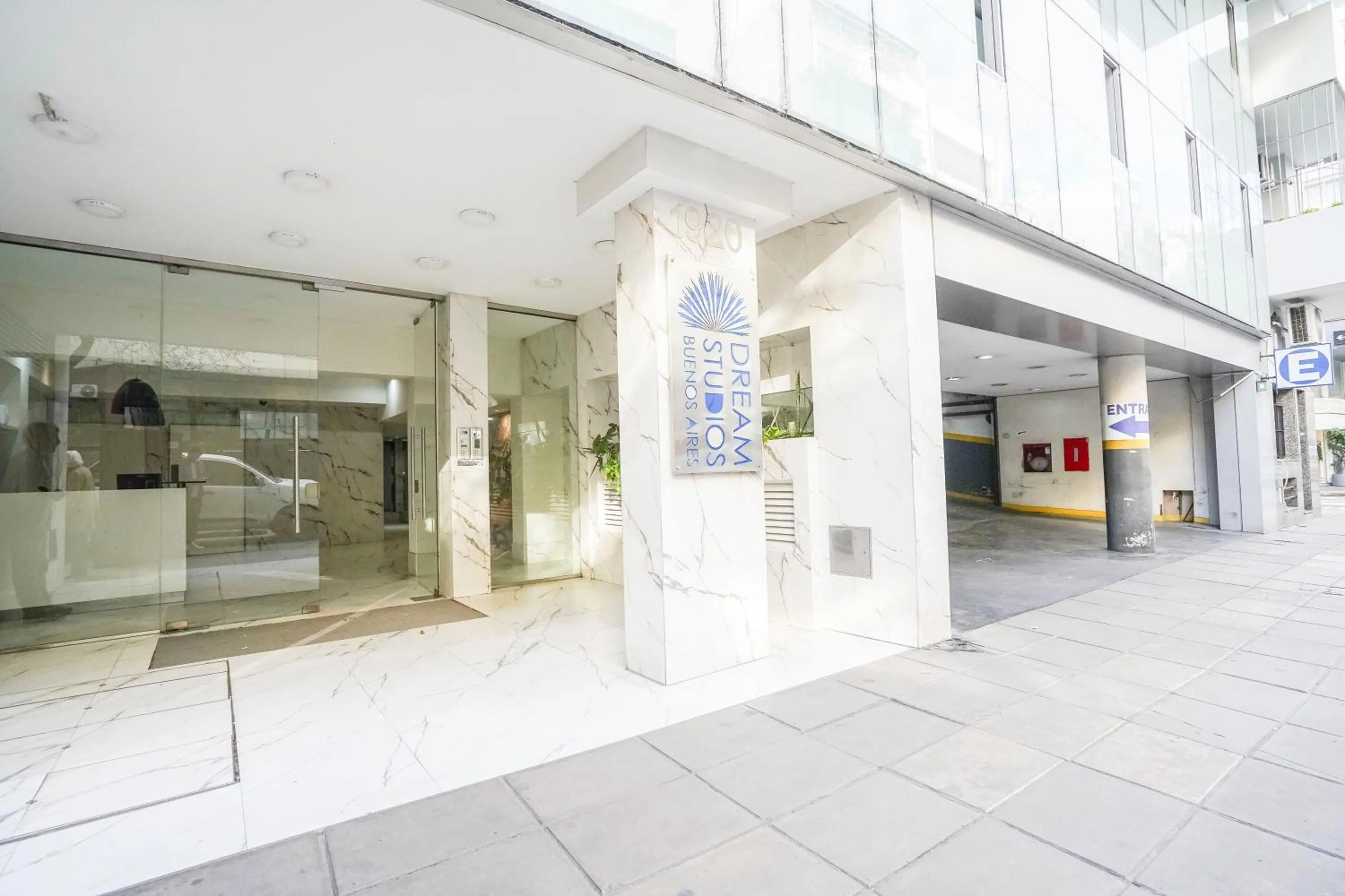 Facade/entrance in Dream Studios BA