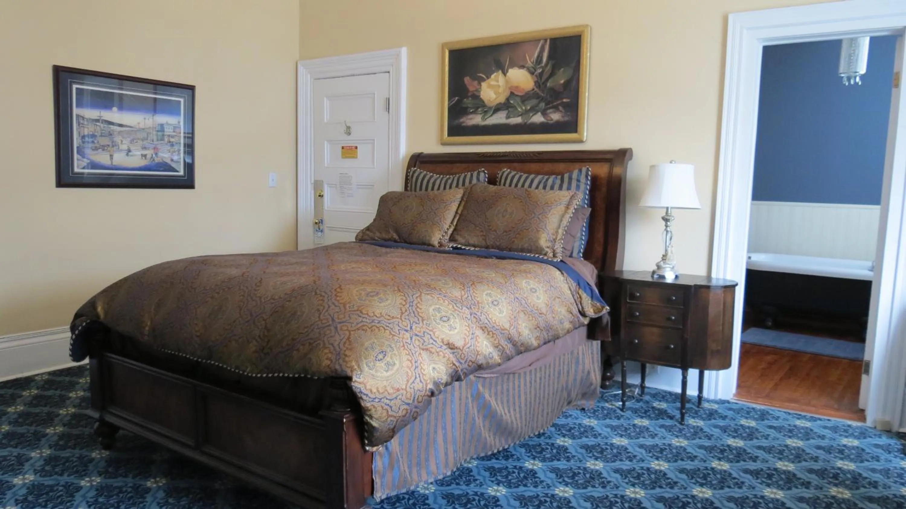 Bedroom, Bed in The Roses Heritage Inn