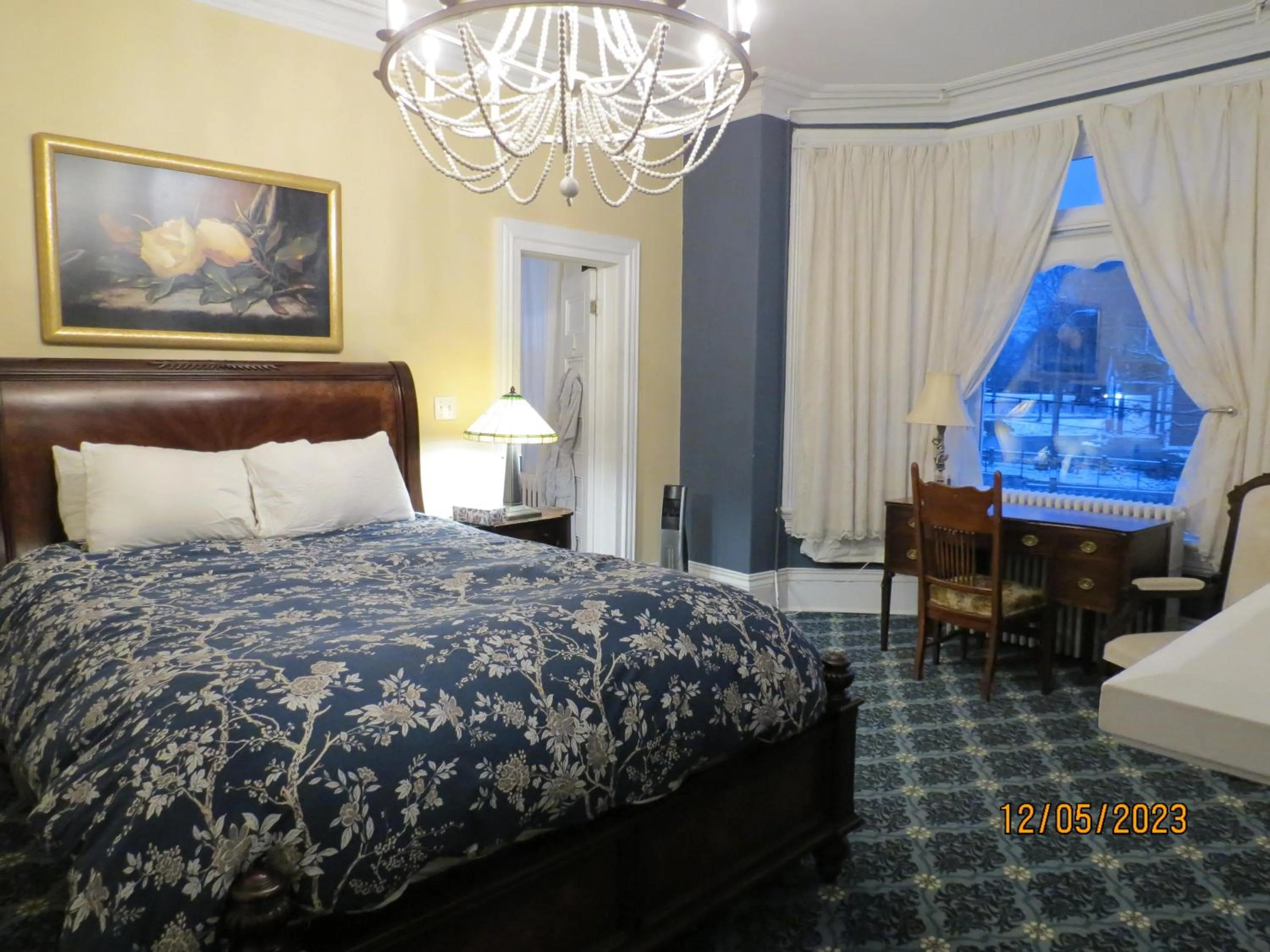 Bed in The Roses Heritage Inn