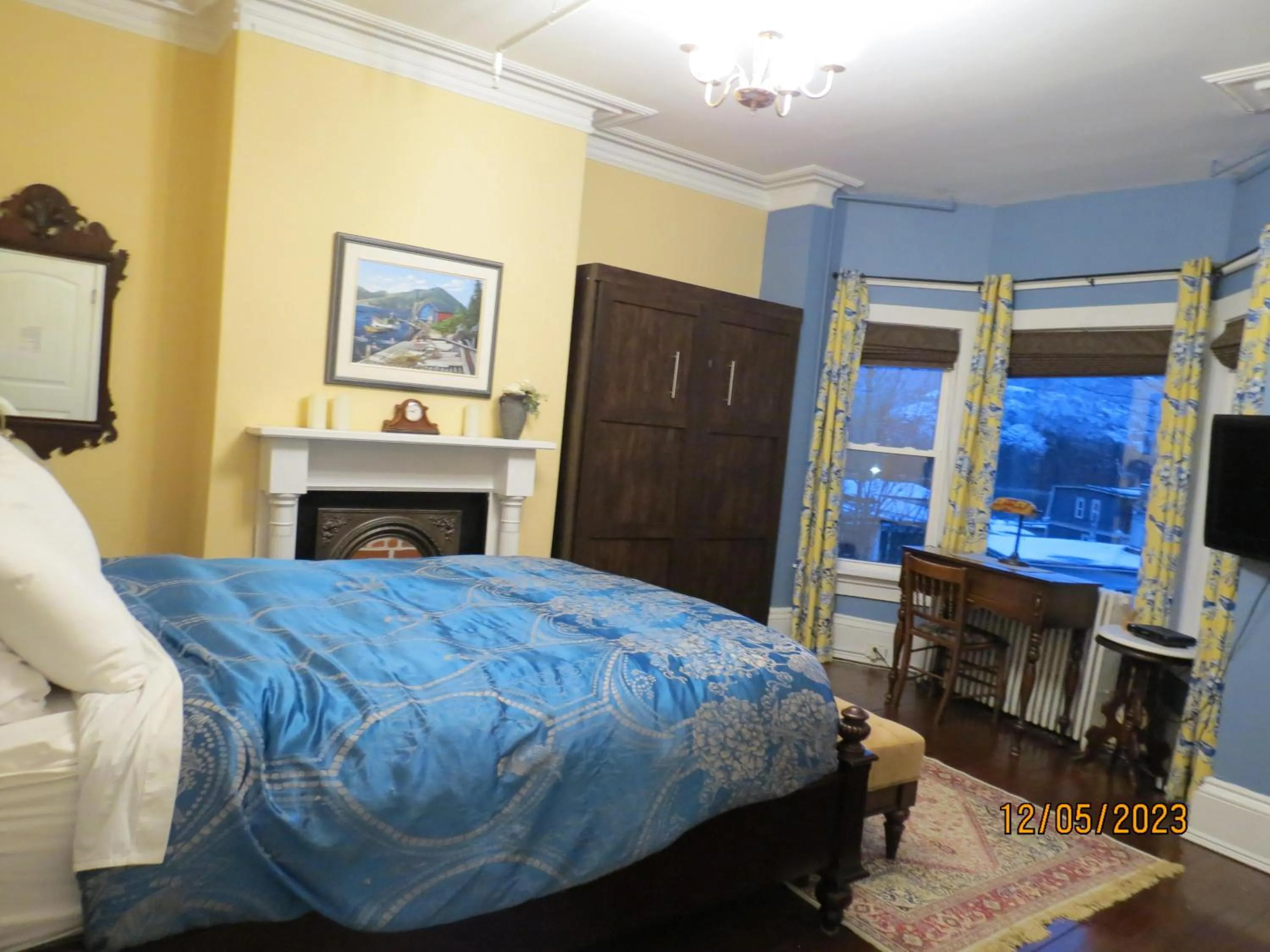 Bed in The Roses Heritage Inn