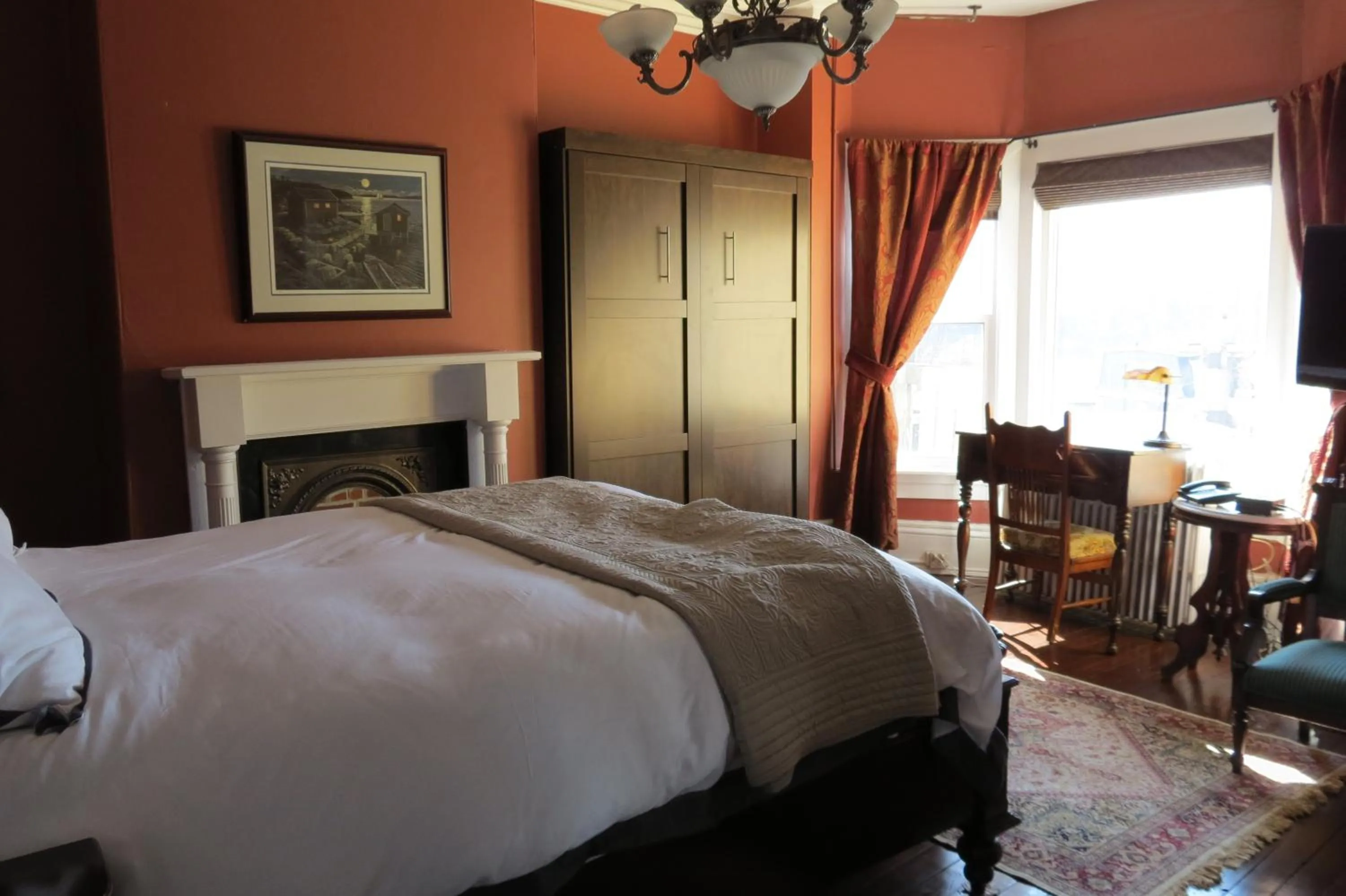 Bed in The Roses Heritage Inn