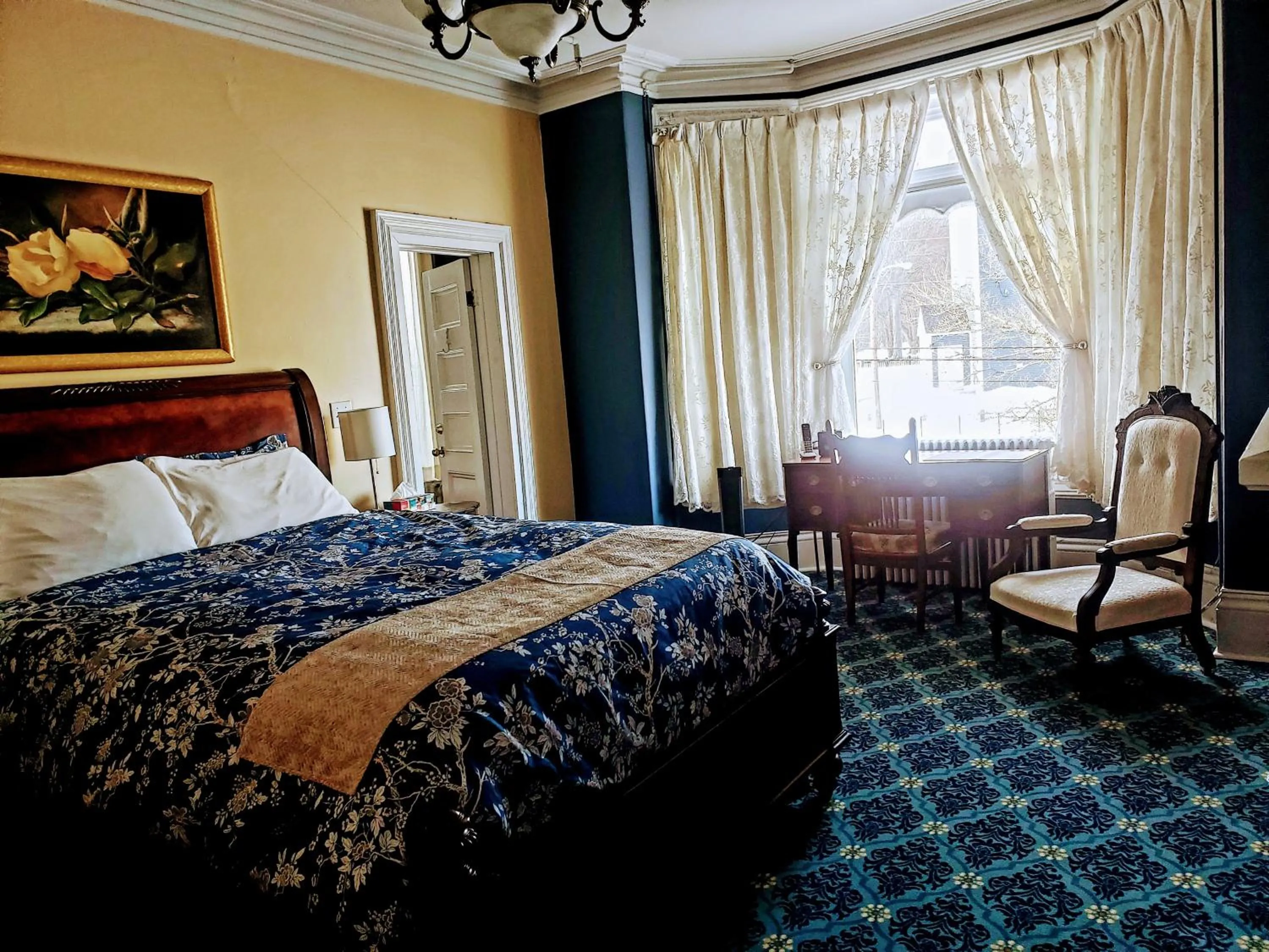 Bed in The Roses Heritage Inn