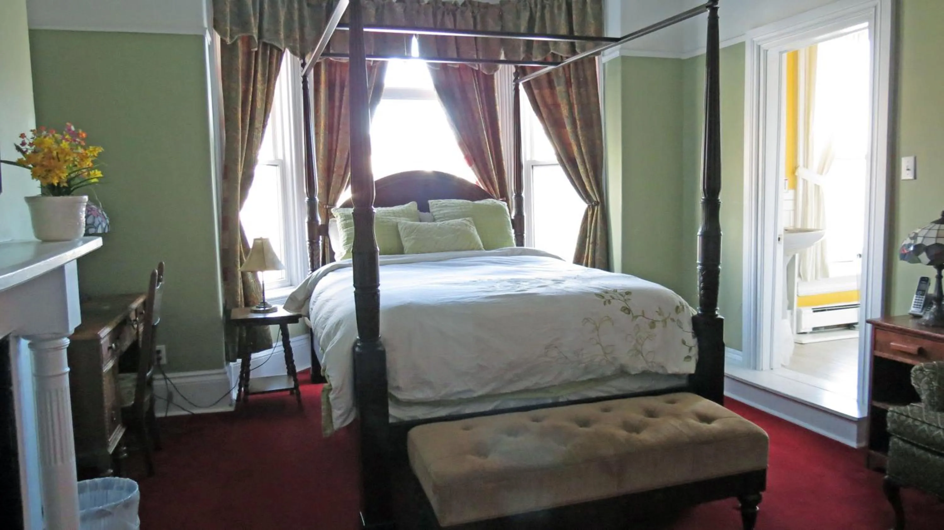 Bed in The Roses Heritage Inn