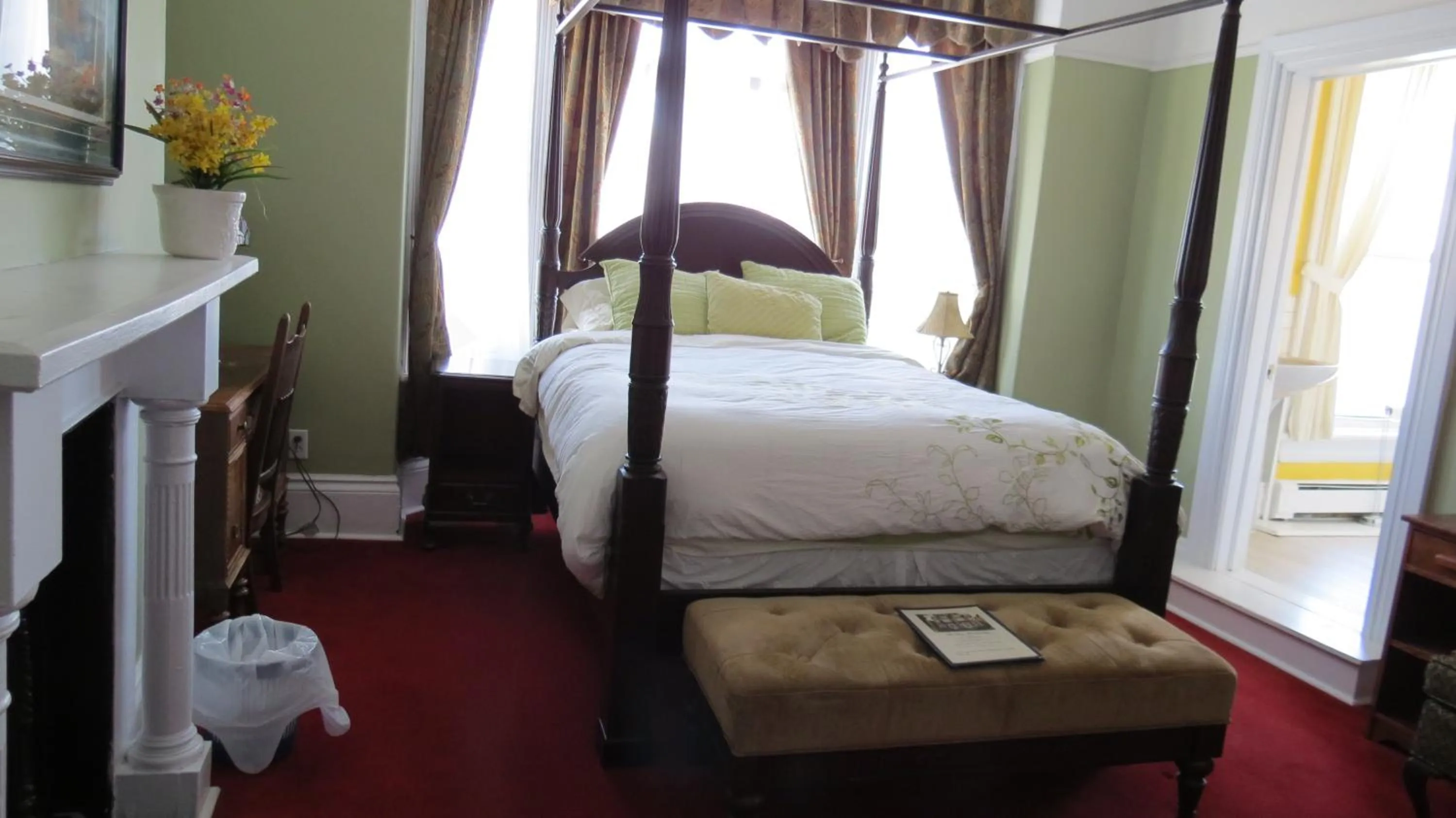 Bed in The Roses Heritage Inn