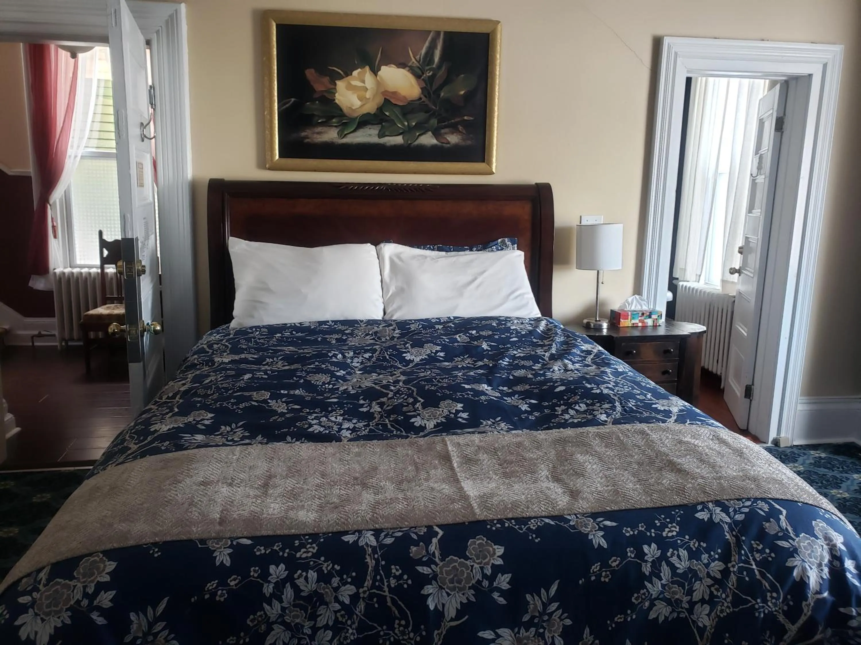 Bed in The Roses Heritage Inn