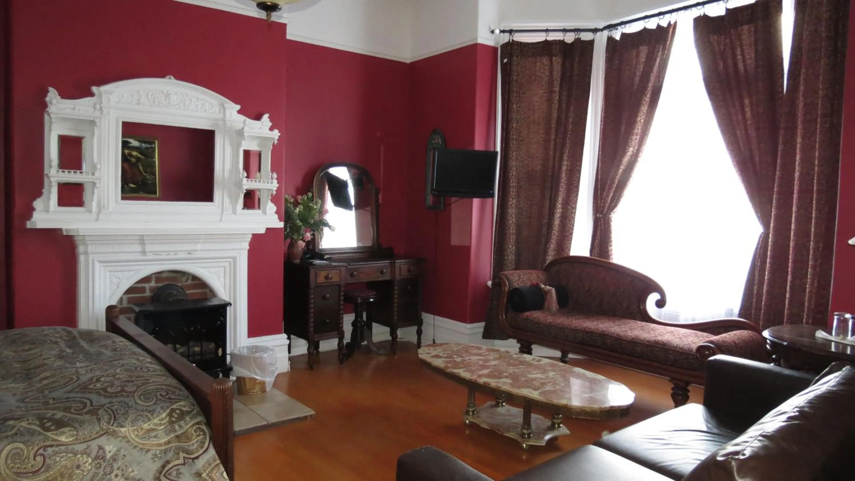 The Roses Heritage Inn