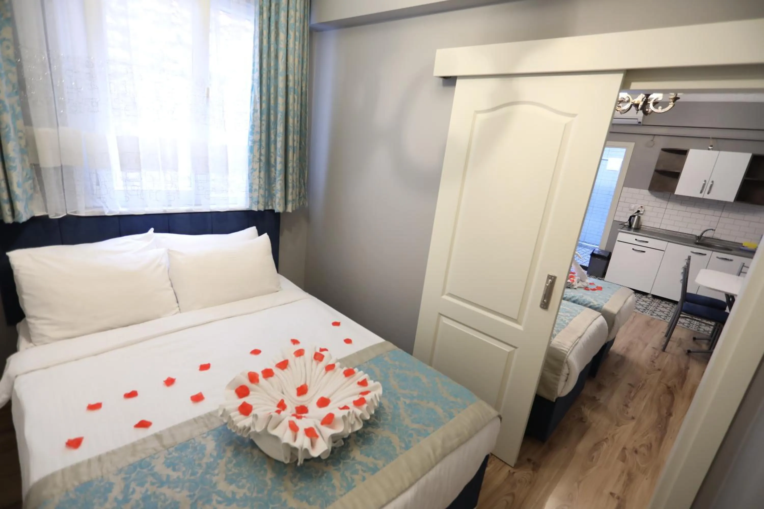 Photo of the whole room, Bed in White Pearl Apart Hotel