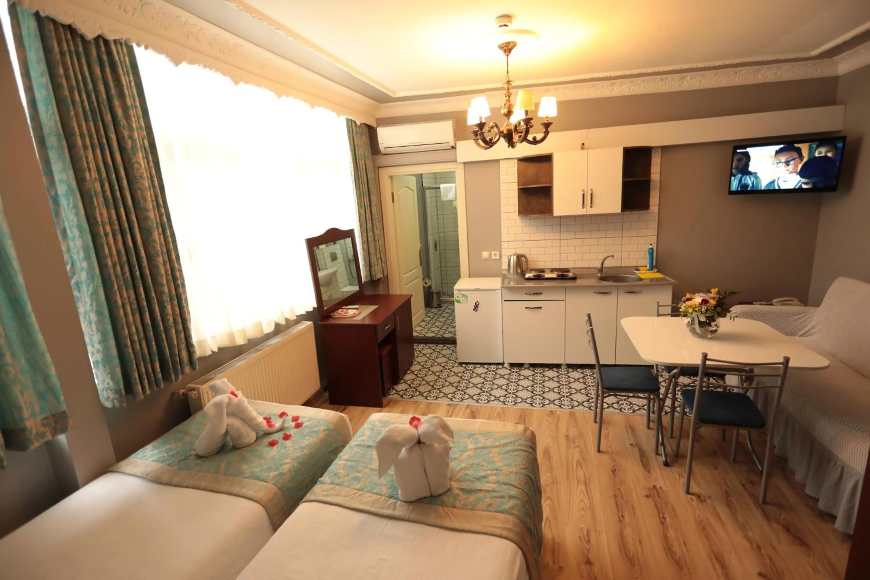 Seating area, Bed in White Pearl Apart Hotel