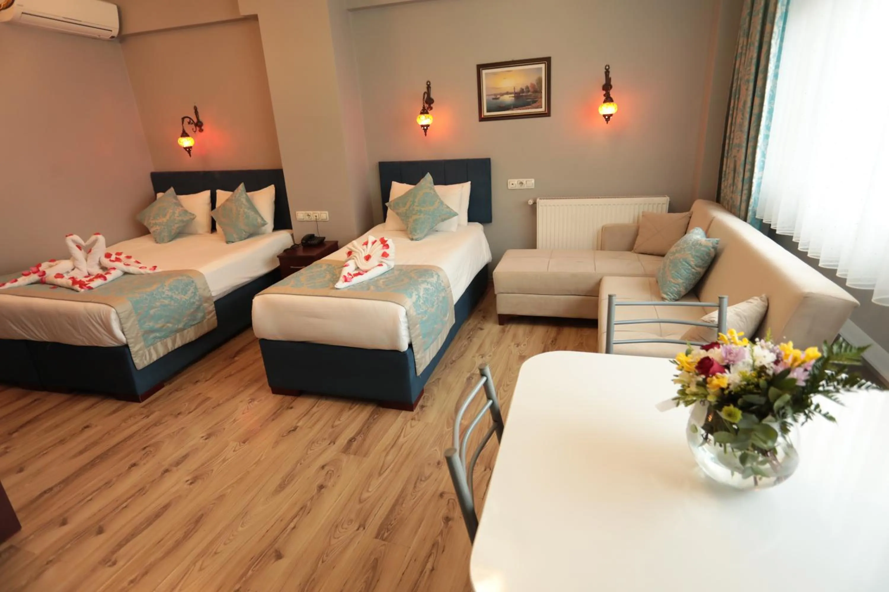 Bed in White Pearl Apart Hotel