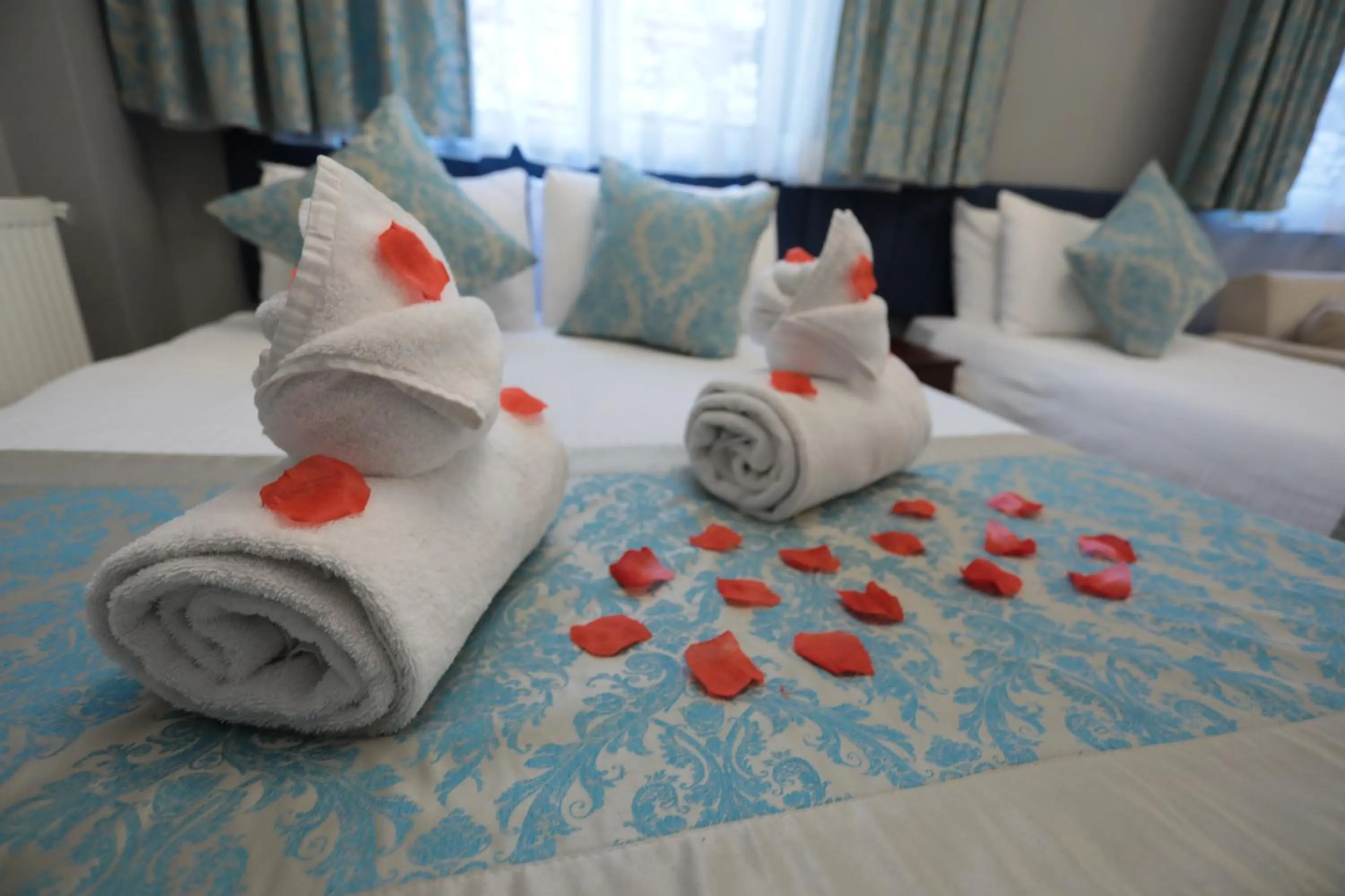 Bed in White Pearl Apart Hotel