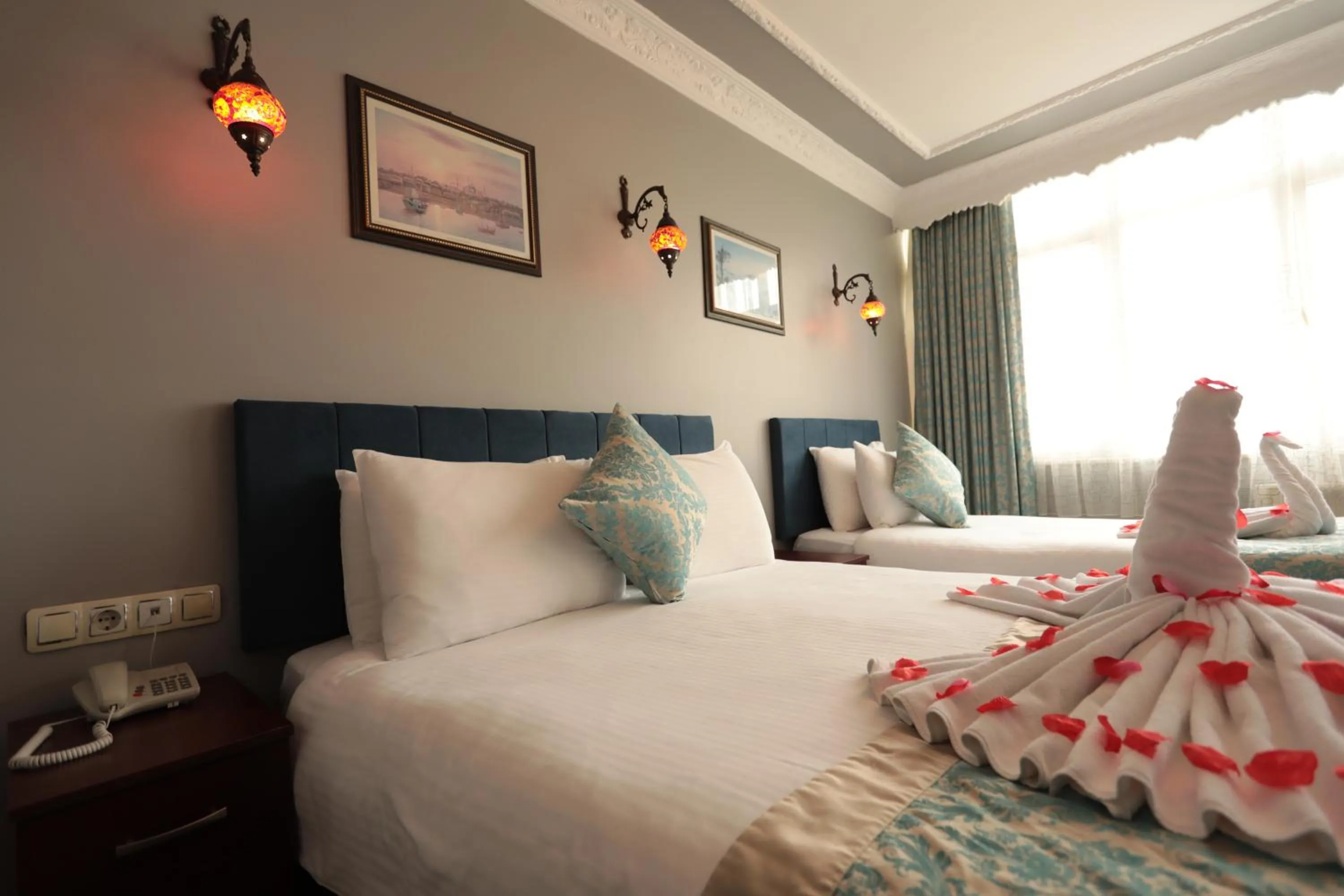 Bed in White Pearl Apart Hotel